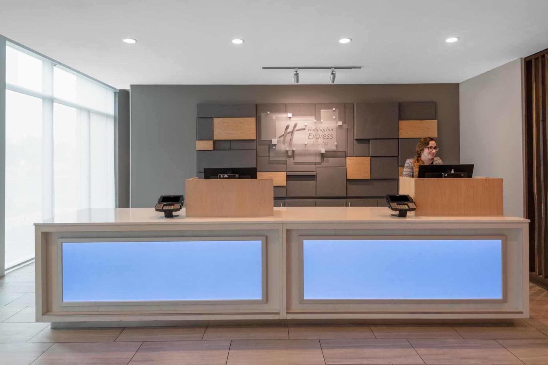 Holiday Inn Express & Suites - Phoenix - Airport North by IHG gallery photo in Phoenix, AZ — image 55