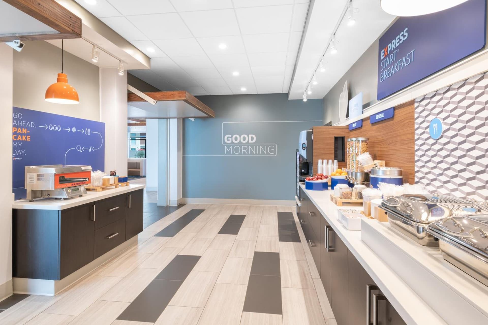 Holiday Inn Express & Suites - Phoenix - Airport North by IHG gallery photo in Phoenix, AZ — image 48