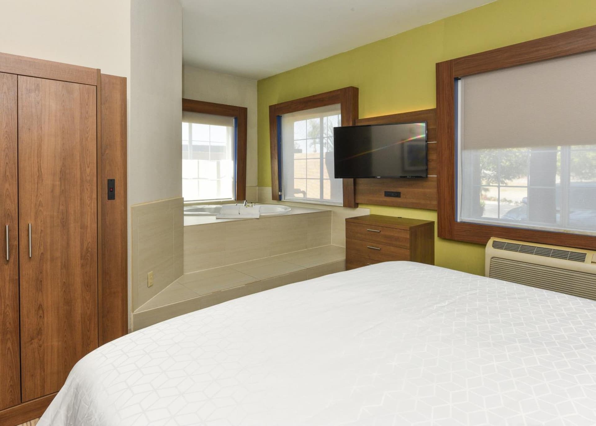 Holiday Inn Express & Suites Corona by IHG gallery photo in Corona, CA — image 5