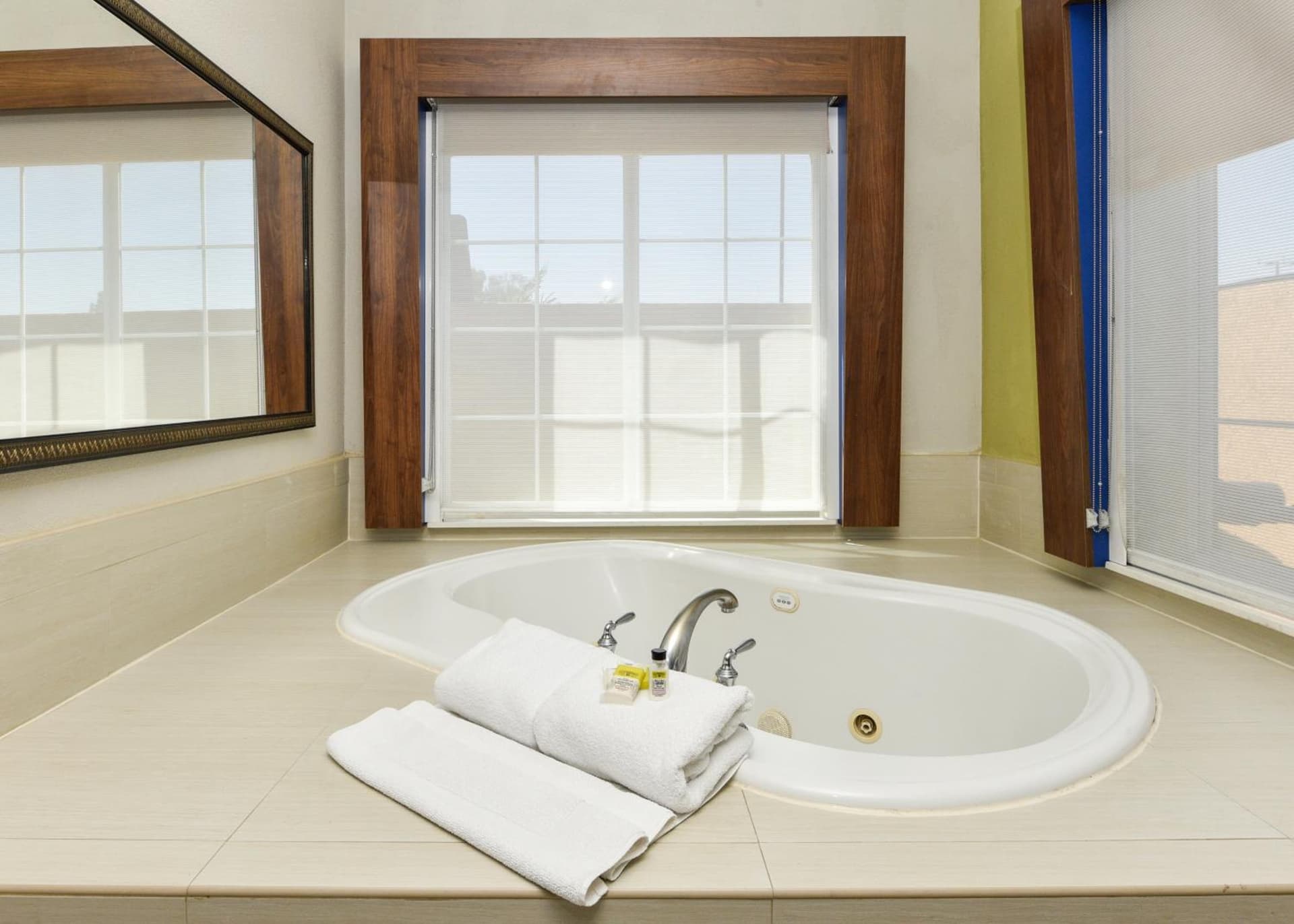 Holiday Inn Express & Suites Corona by IHG gallery photo in Corona, CA — image 14