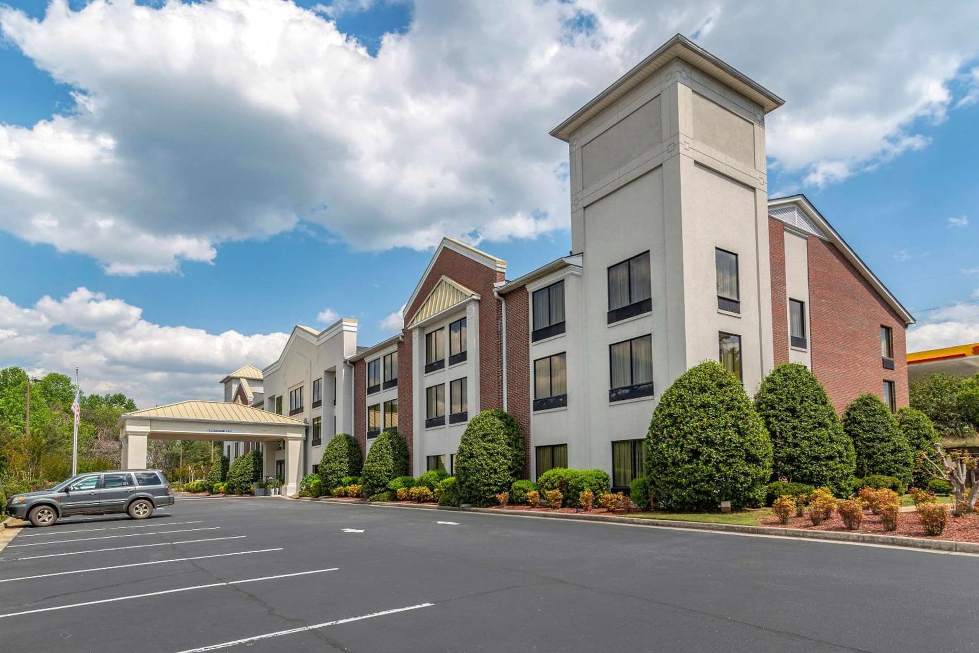 Comfort Inn & Suites Dahlonega University Area interior in Dahlonega, GA — gallery photo 2