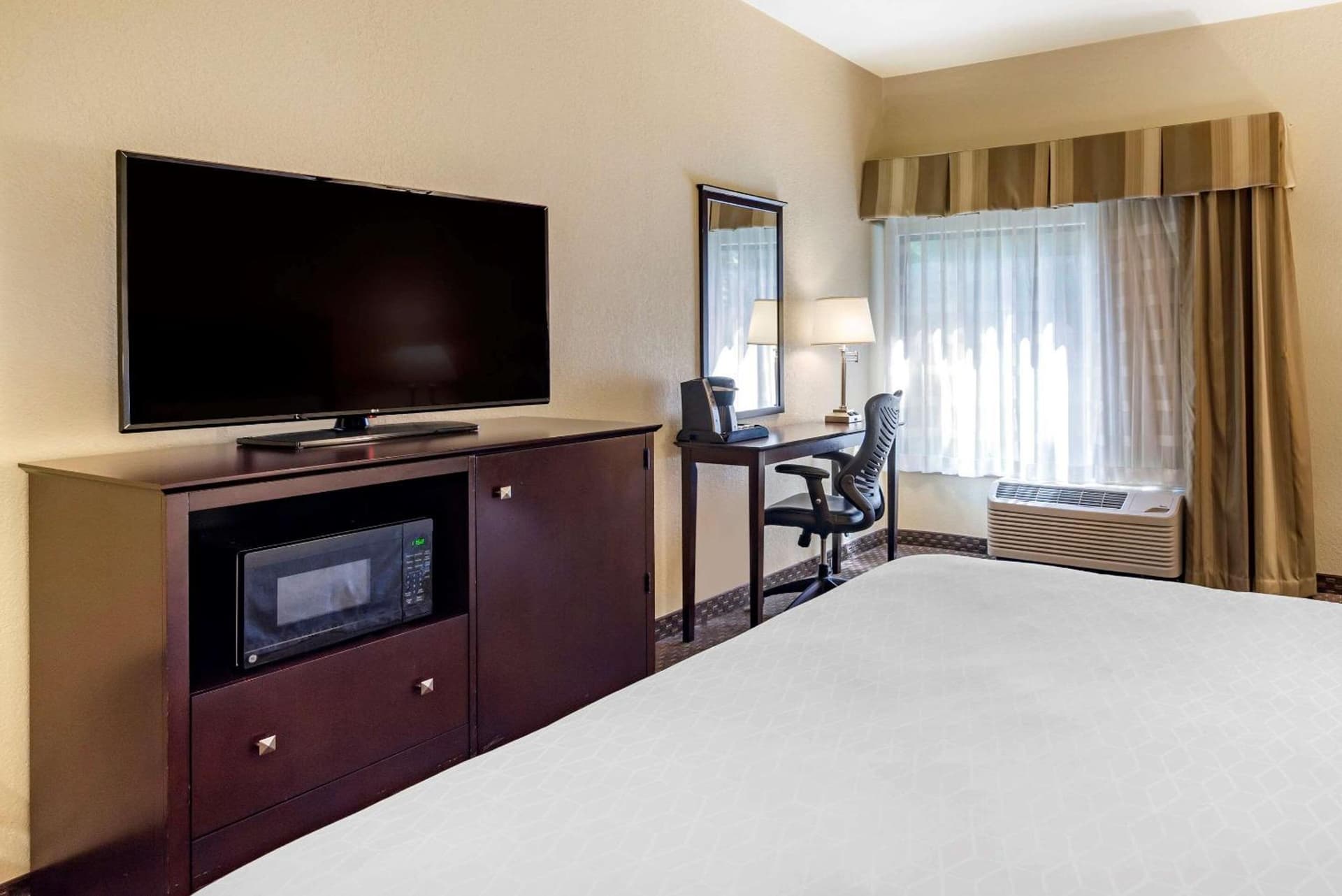 Comfort Inn & Suites Dahlonega University Area gallery photo in Dahlonega, GA — image 26