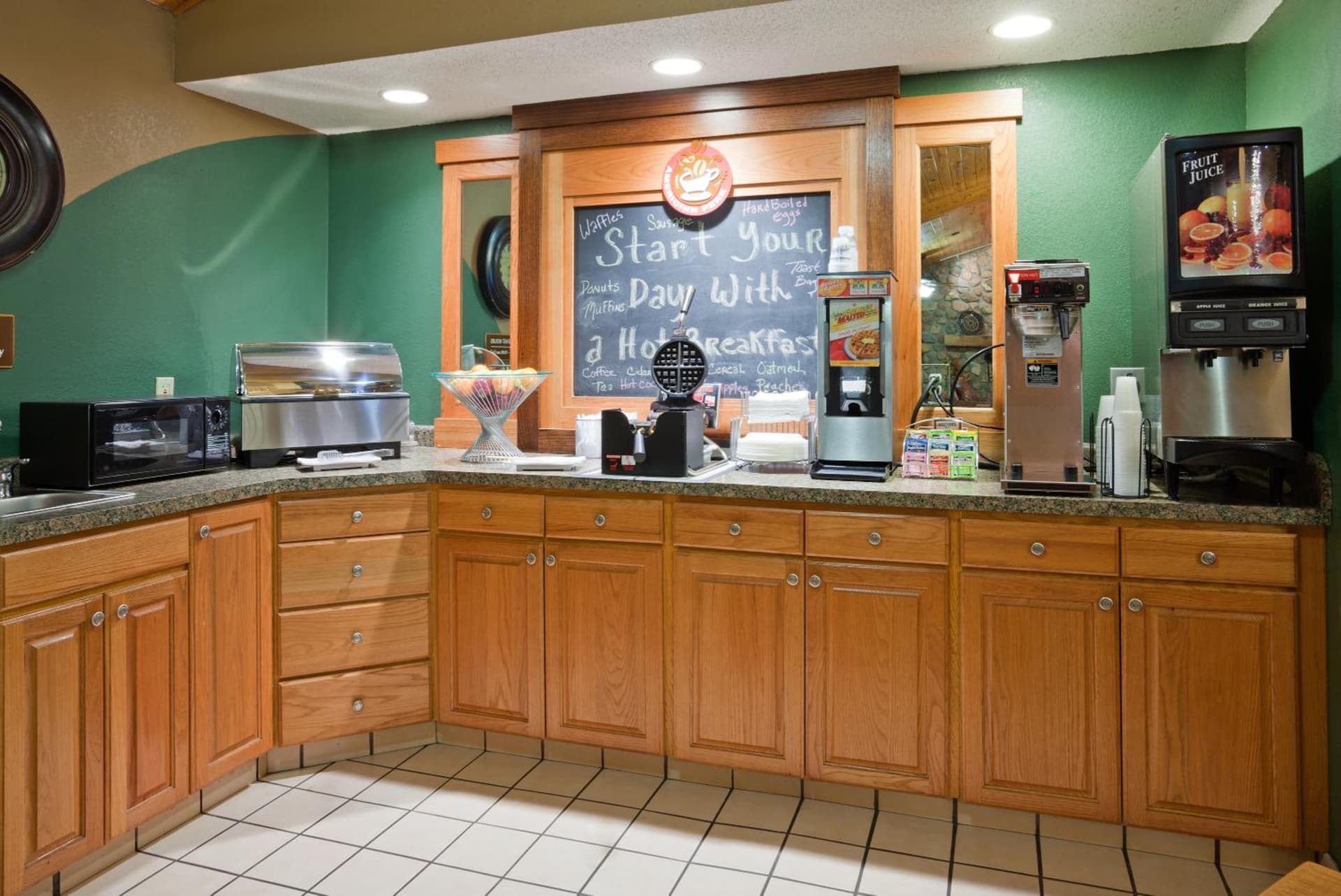 AmericInn by Wyndham Bismarck gallery photo in Bismarck, ND — image 23