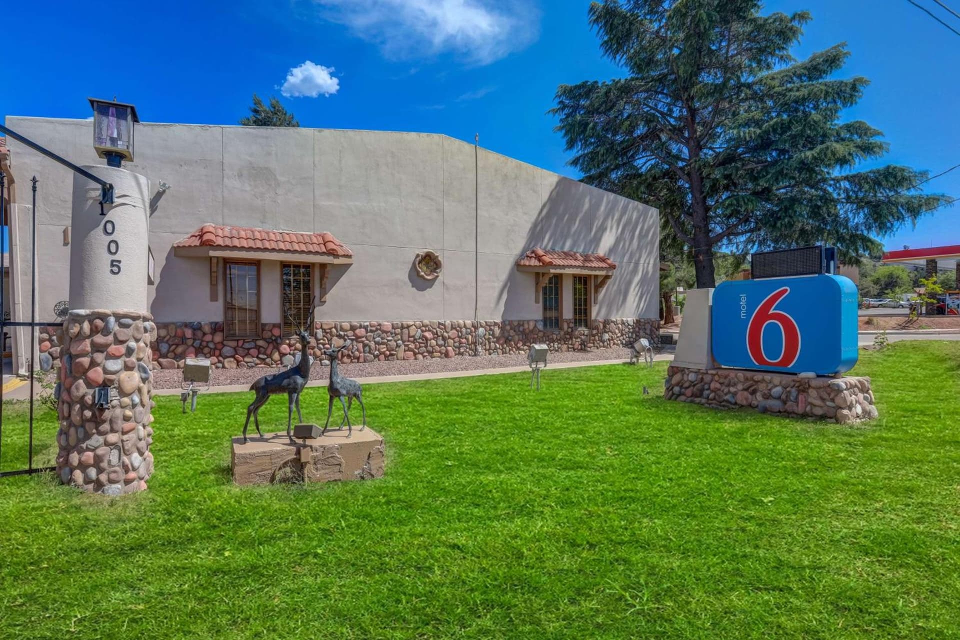 Days Inn by Wyndham Payson interior in Payson, AZ — gallery photo 2