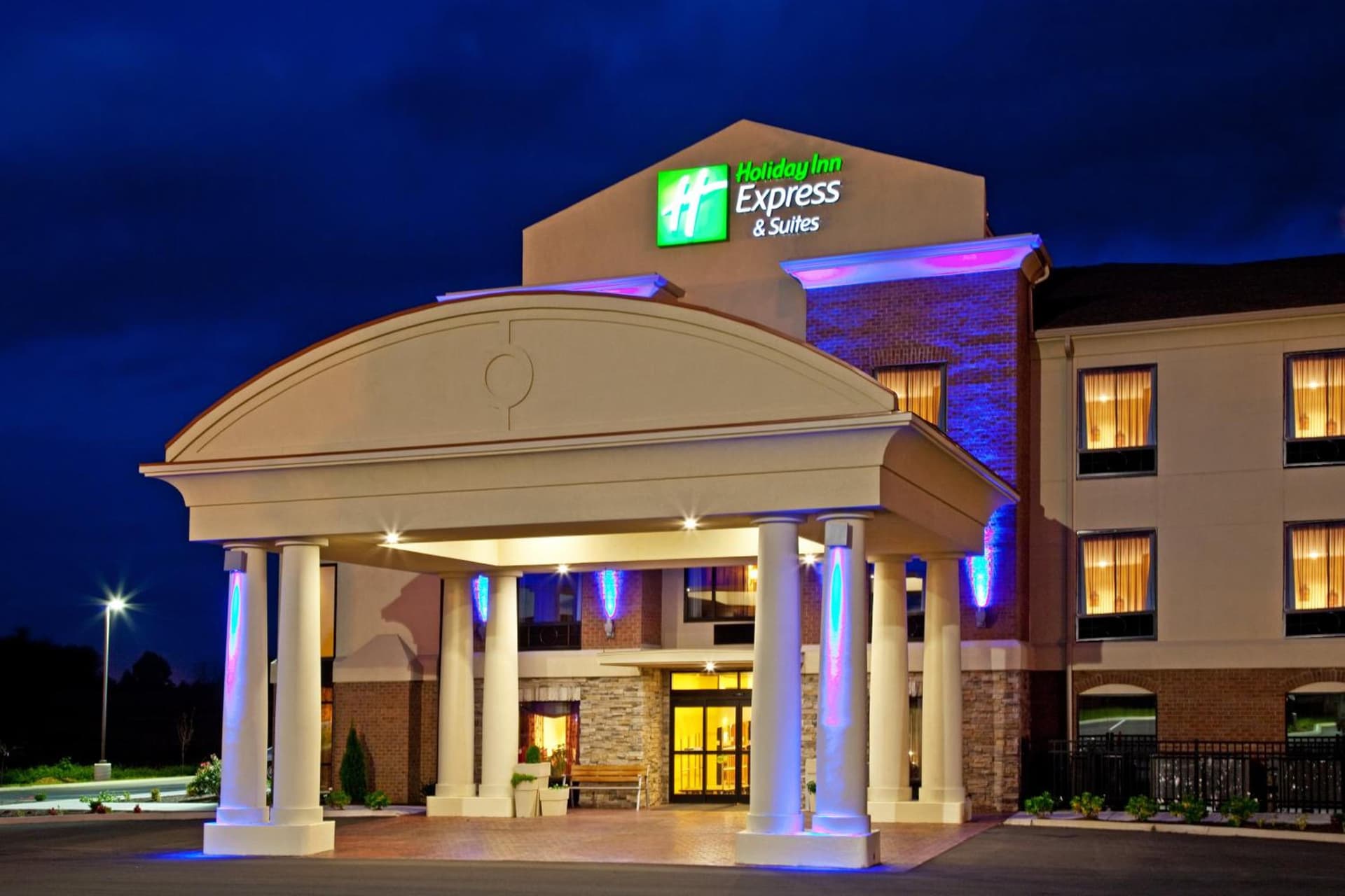 Holiday Inn Express Hotel & Suites Franklin by IHG featured exterior or lobby in Franklin, KY — similar hotel