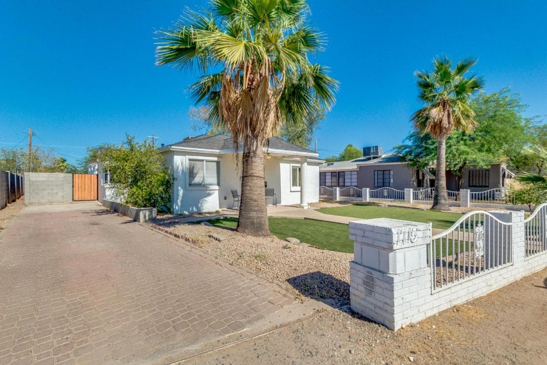 ULTRA COZY CASITA BY DTWN PHX interior in Phoenix, AZ — gallery photo 2