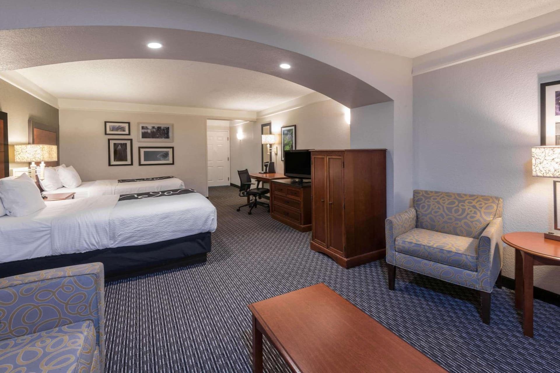 La Quinta Inn & Suites by Wyndham San Antonio Riverwalk property views in San Antonio, TX — gallery photo 3