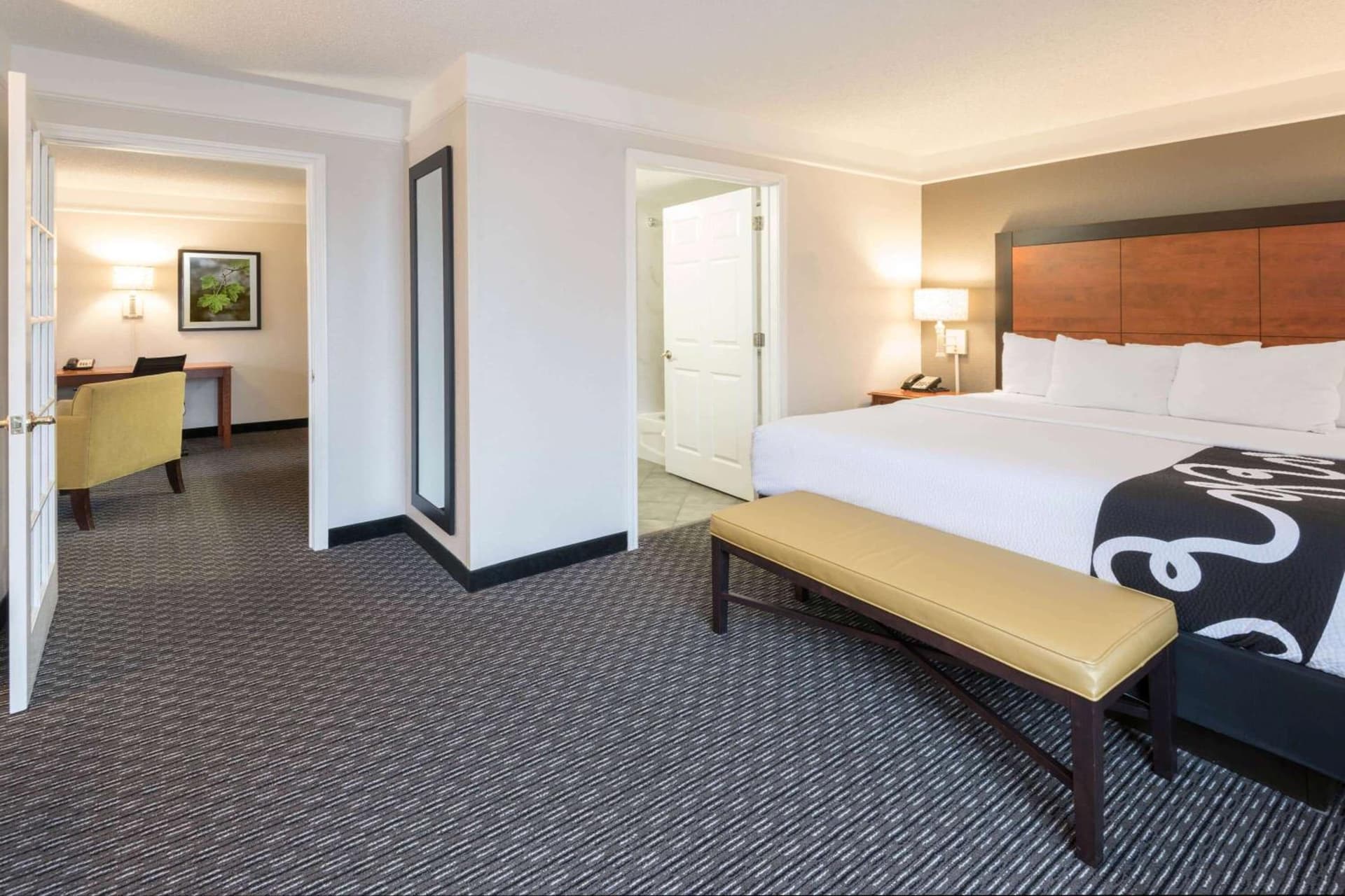 La Quinta Inn & Suites by Wyndham San Antonio Riverwalk gallery photo in San Antonio, TX — image 7