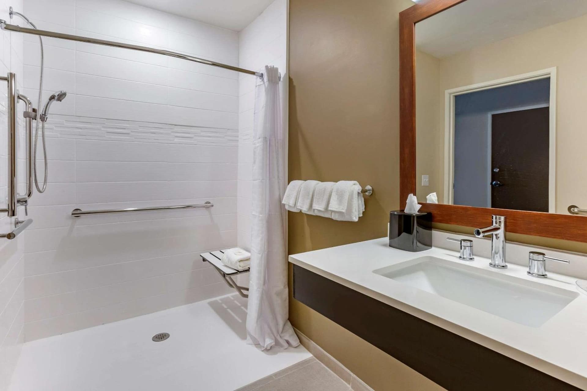 Comfort Suites Albuquerque Airport gallery photo in Albuquerque, NM — image 15