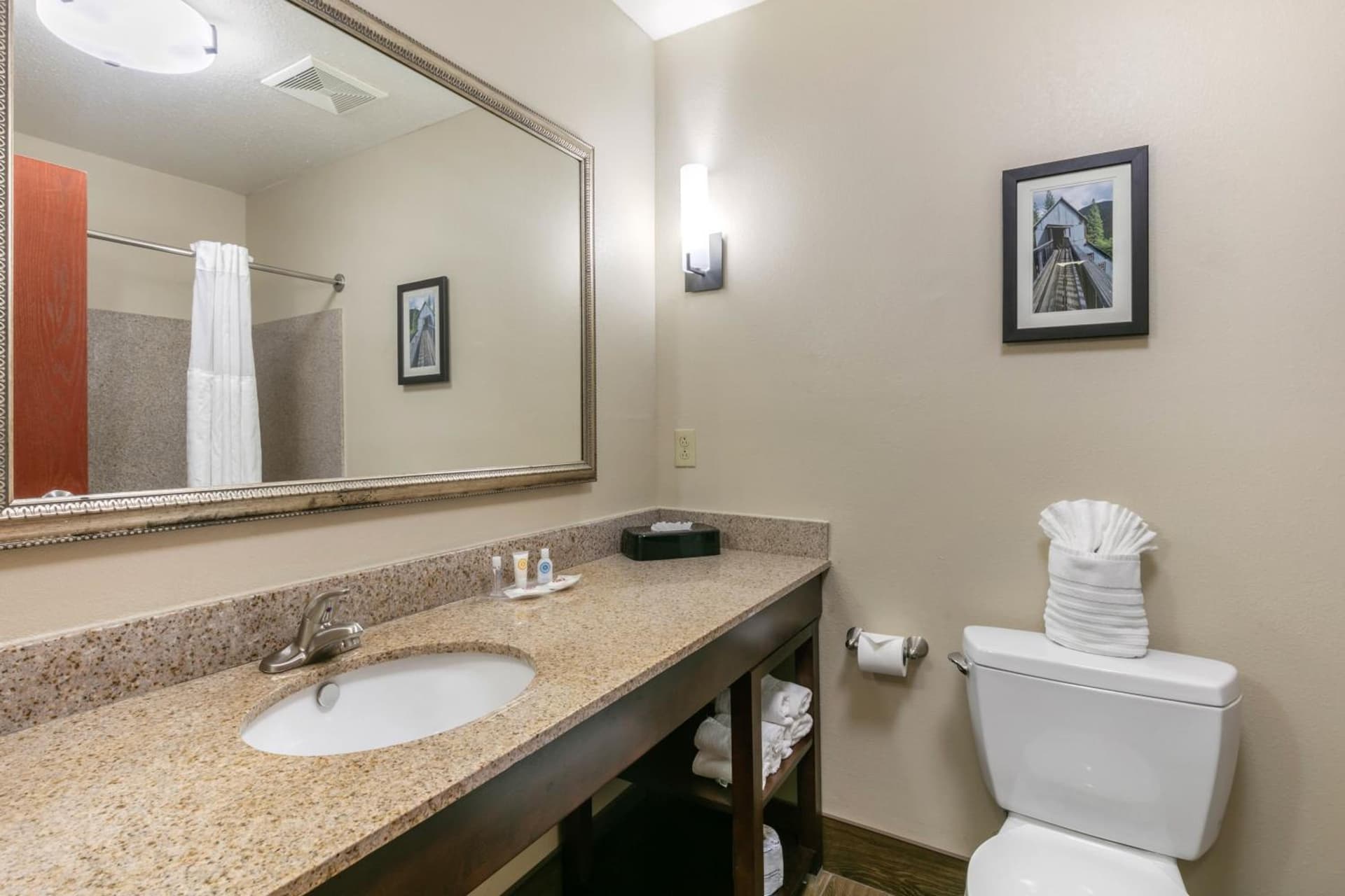 Comfort Suites Hopkinsville near Fort Campbell gallery photo in Hopkinsville, KY — image 10