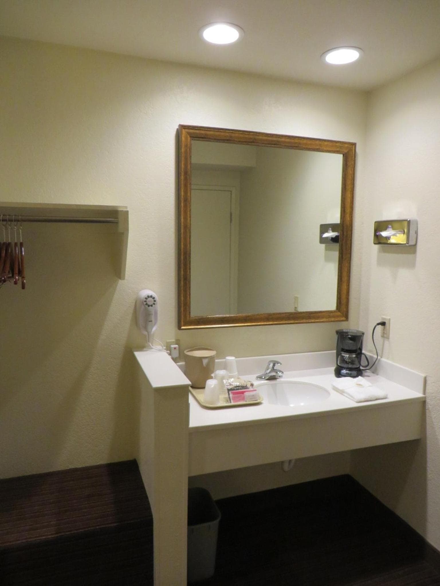 Anaheim Desert Inn & Suites gallery photo in Anaheim, CA — image 18