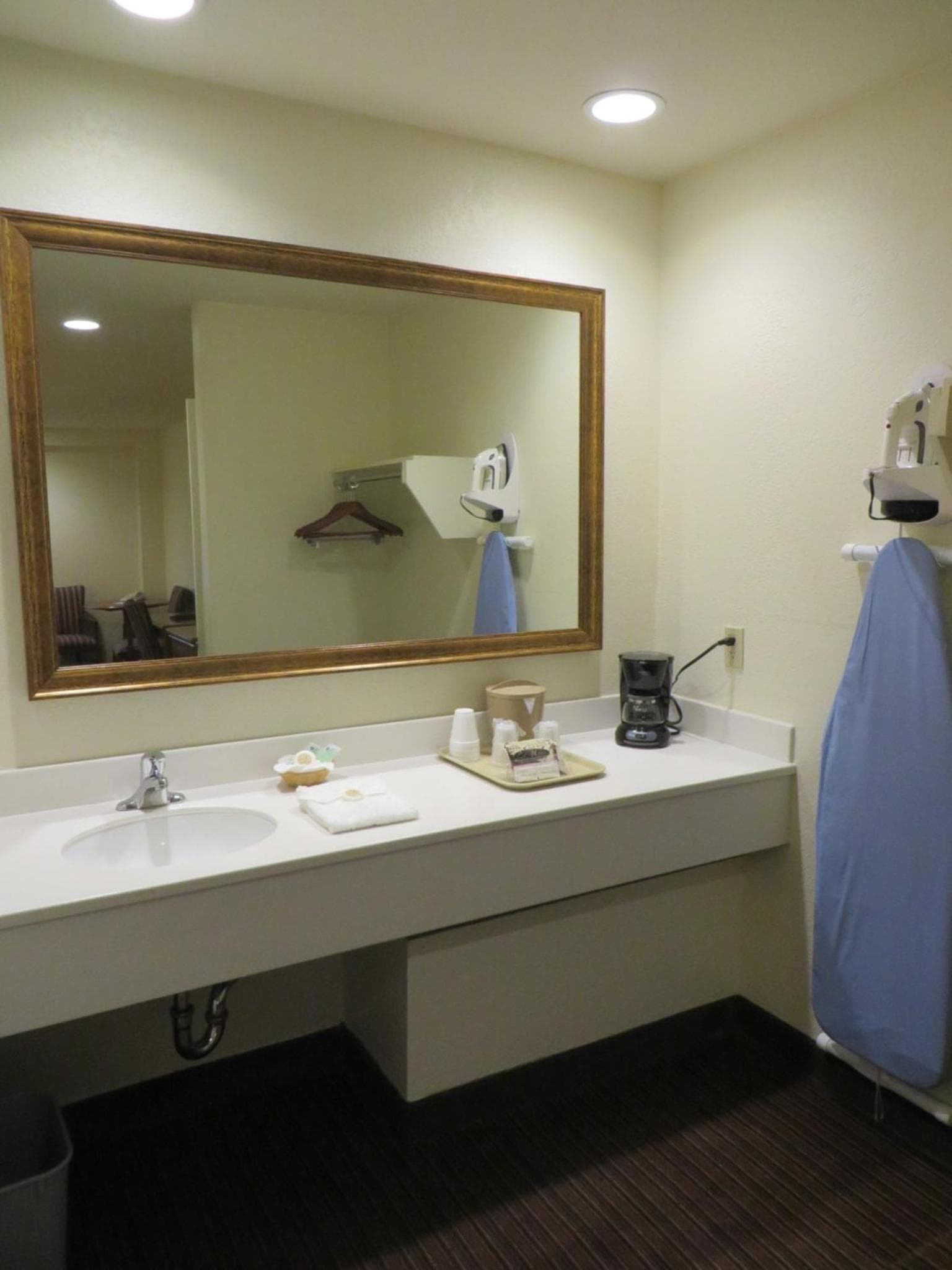 Anaheim Desert Inn & Suites gallery photo in Anaheim, CA — image 12