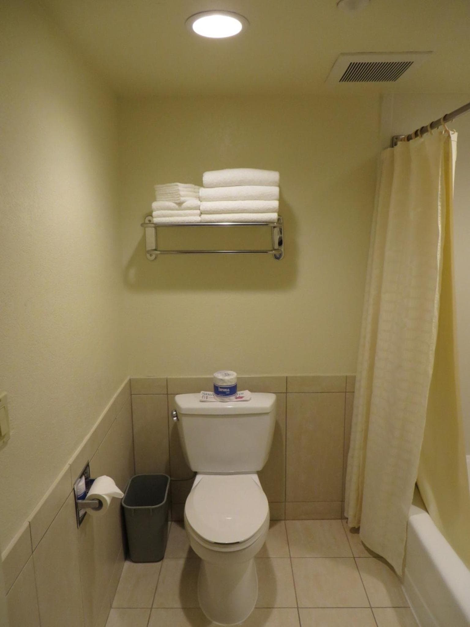 Anaheim Desert Inn & Suites gallery photo in Anaheim, CA — image 7
