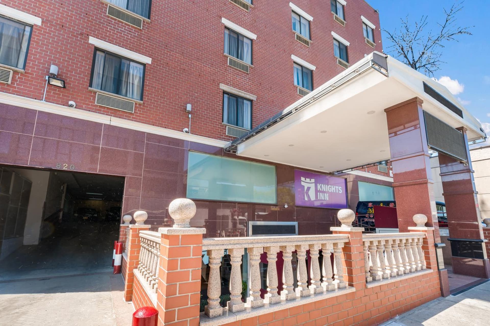 Knights Inn Brooklyn Sunset Park property views in Brooklyn, NY — gallery photo 3