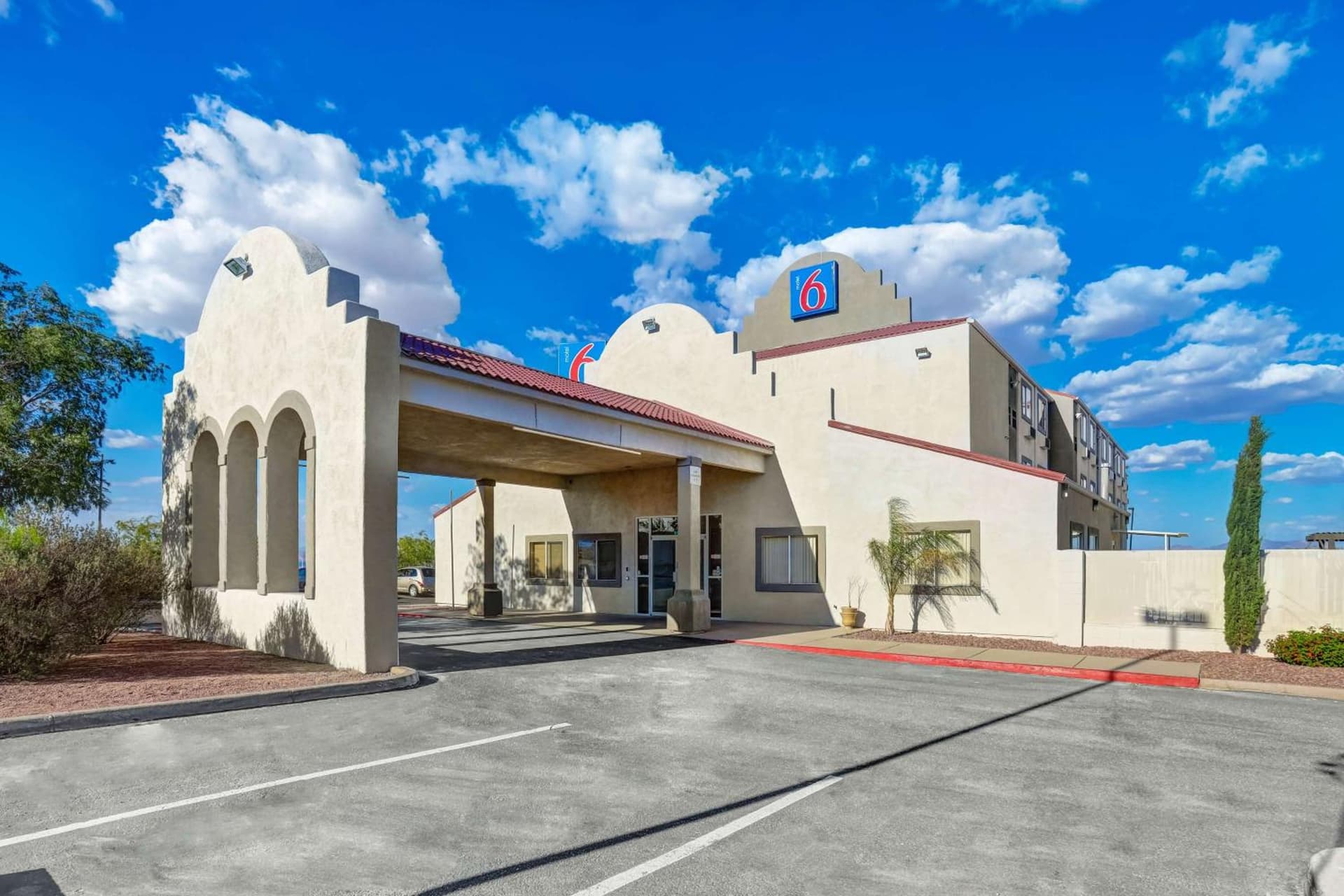 Motel 6-Benson, AZ featured exterior or lobby in Benson, AZ — similar hotel