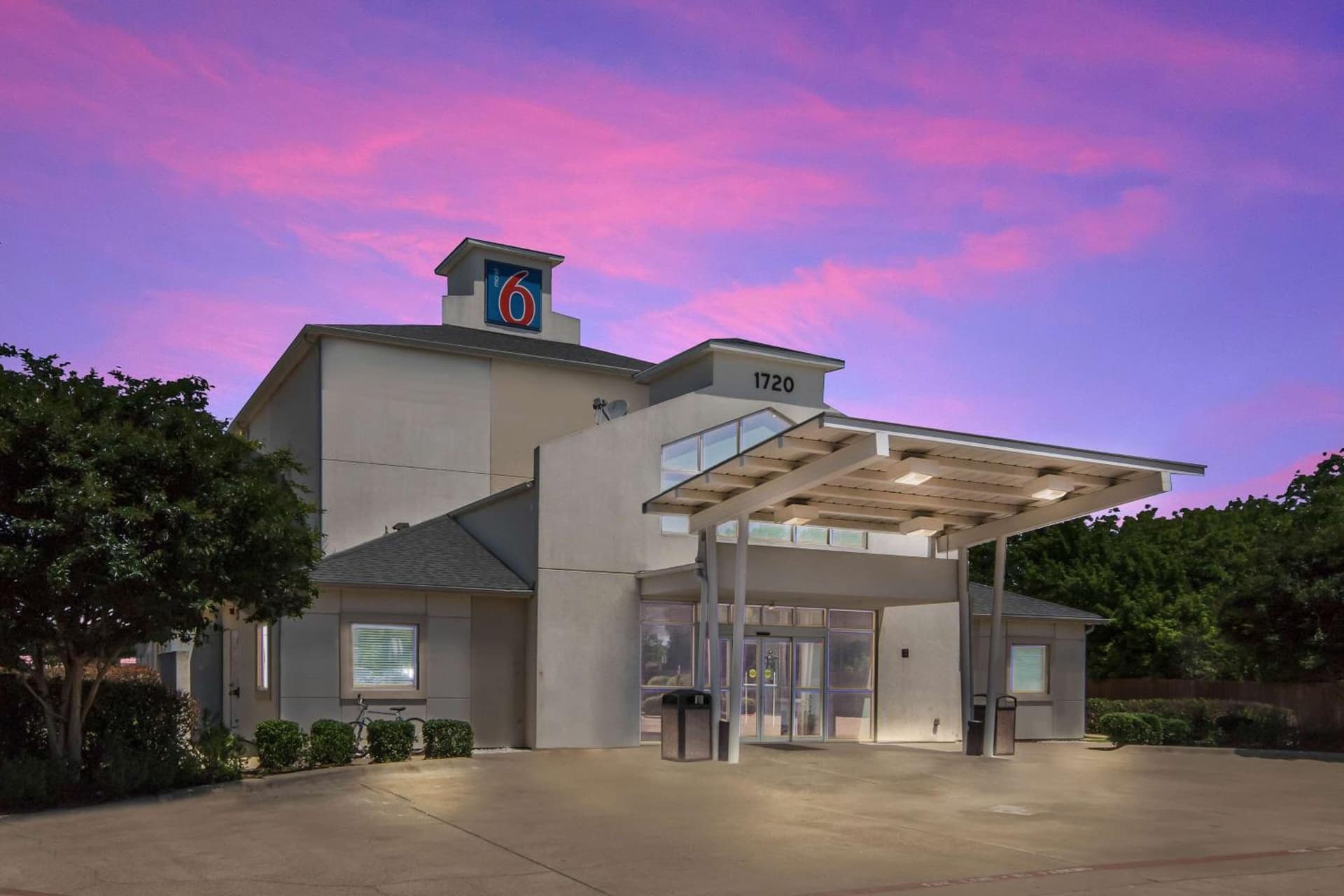 Motel 6-Cleburne, TX featured exterior or lobby in Cleburne, TX — similar hotel