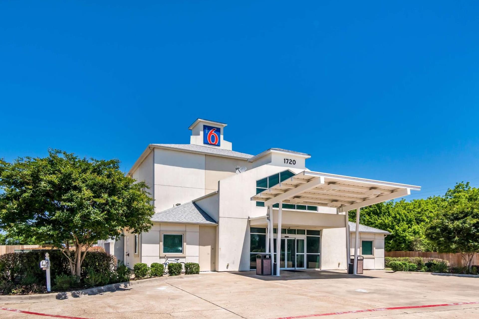 Motel 6-Cleburne, TX interior in Cleburne, TX — gallery photo 2