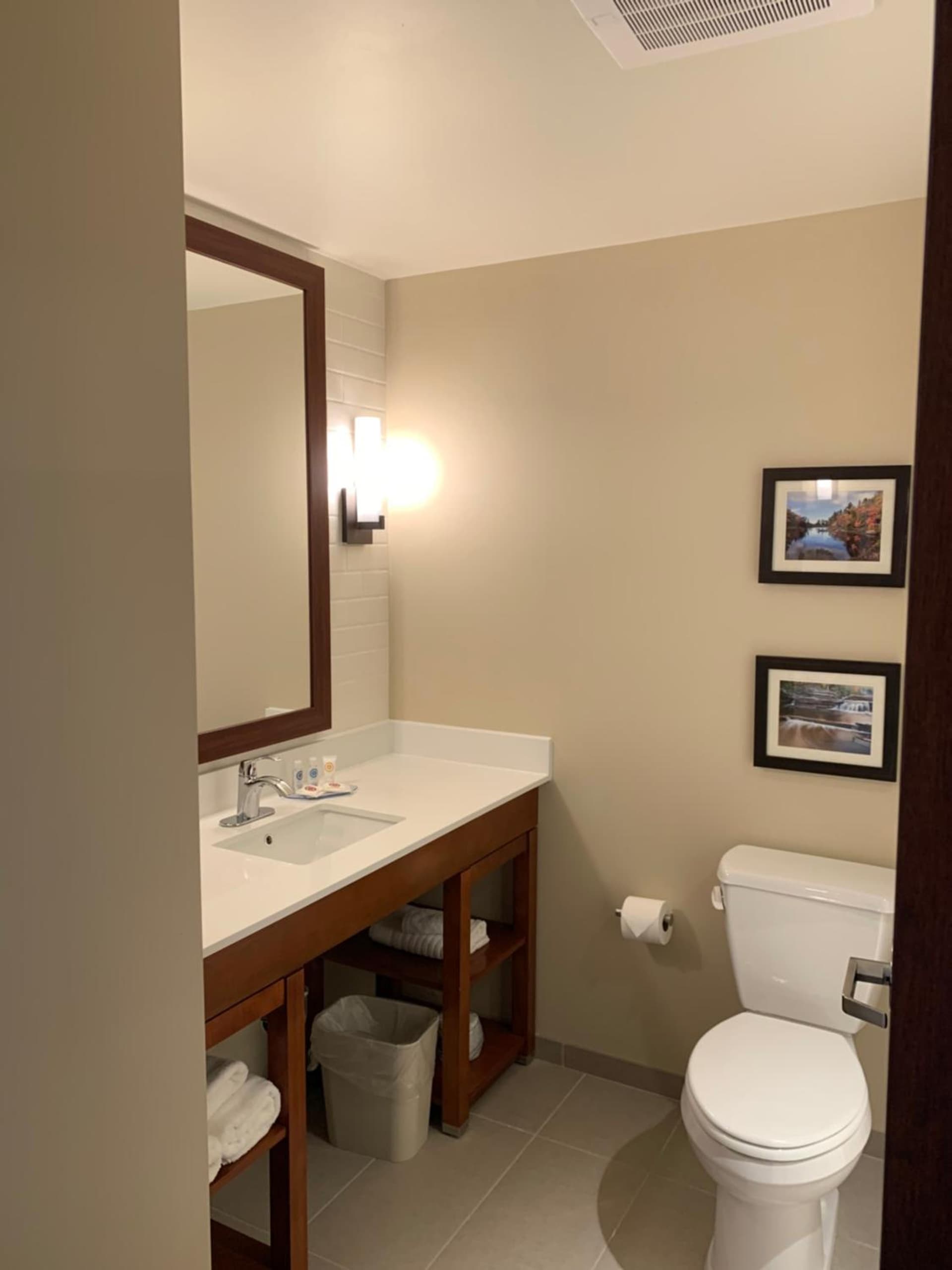 Comfort Inn & Suites Clarkston Pine Knob Area gallery photo in Clarkston — image 16