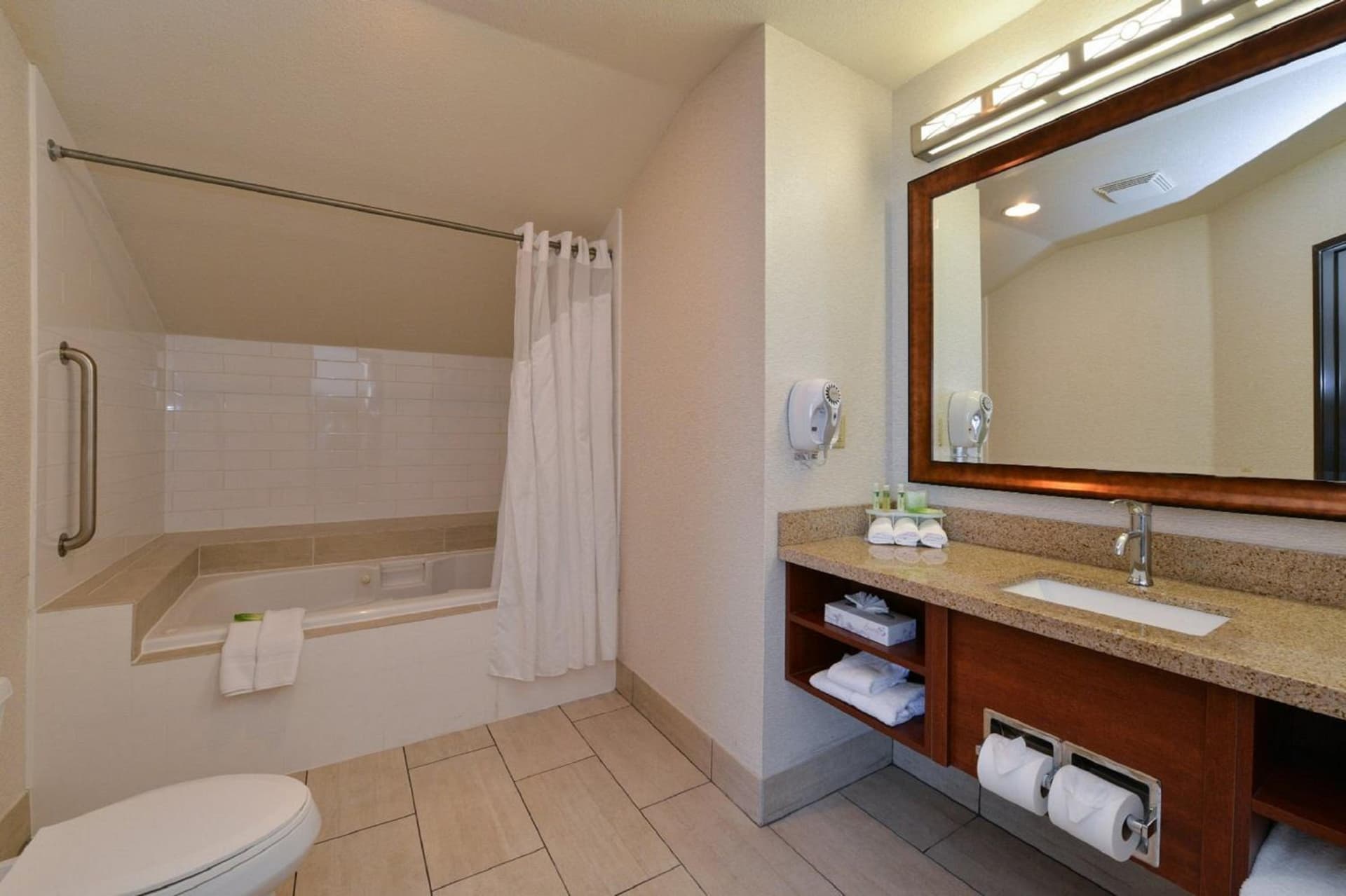 Holiday Inn Express Berkeley by IHG gallery photo in Berkeley, CA — image 4