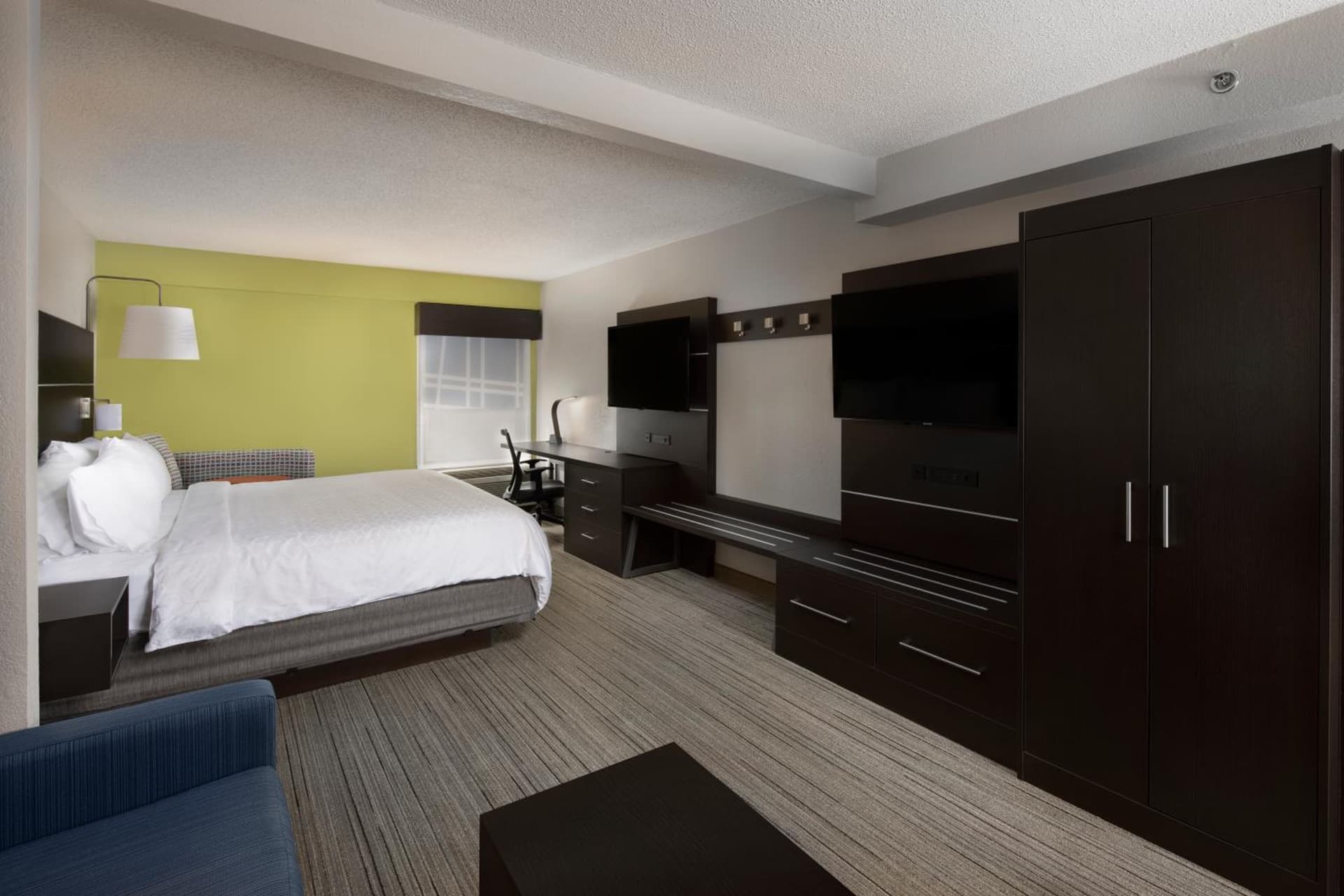 Holiday Inn Express Middlesboro by IHG interior in Middlesboro, KY — gallery photo 2