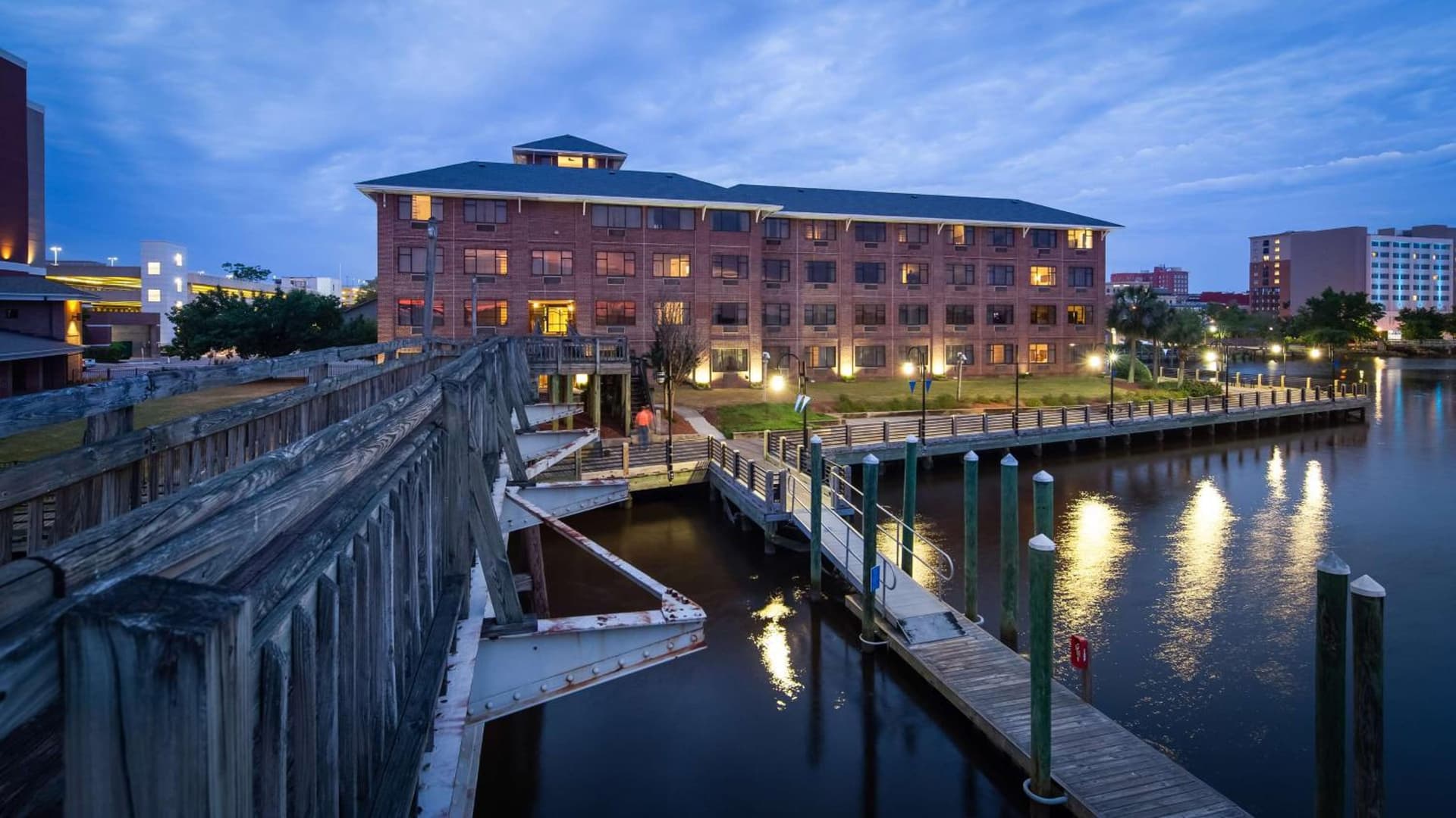 Best Western Plus Coastline Inn property views in Wilmington, NC — gallery photo 3