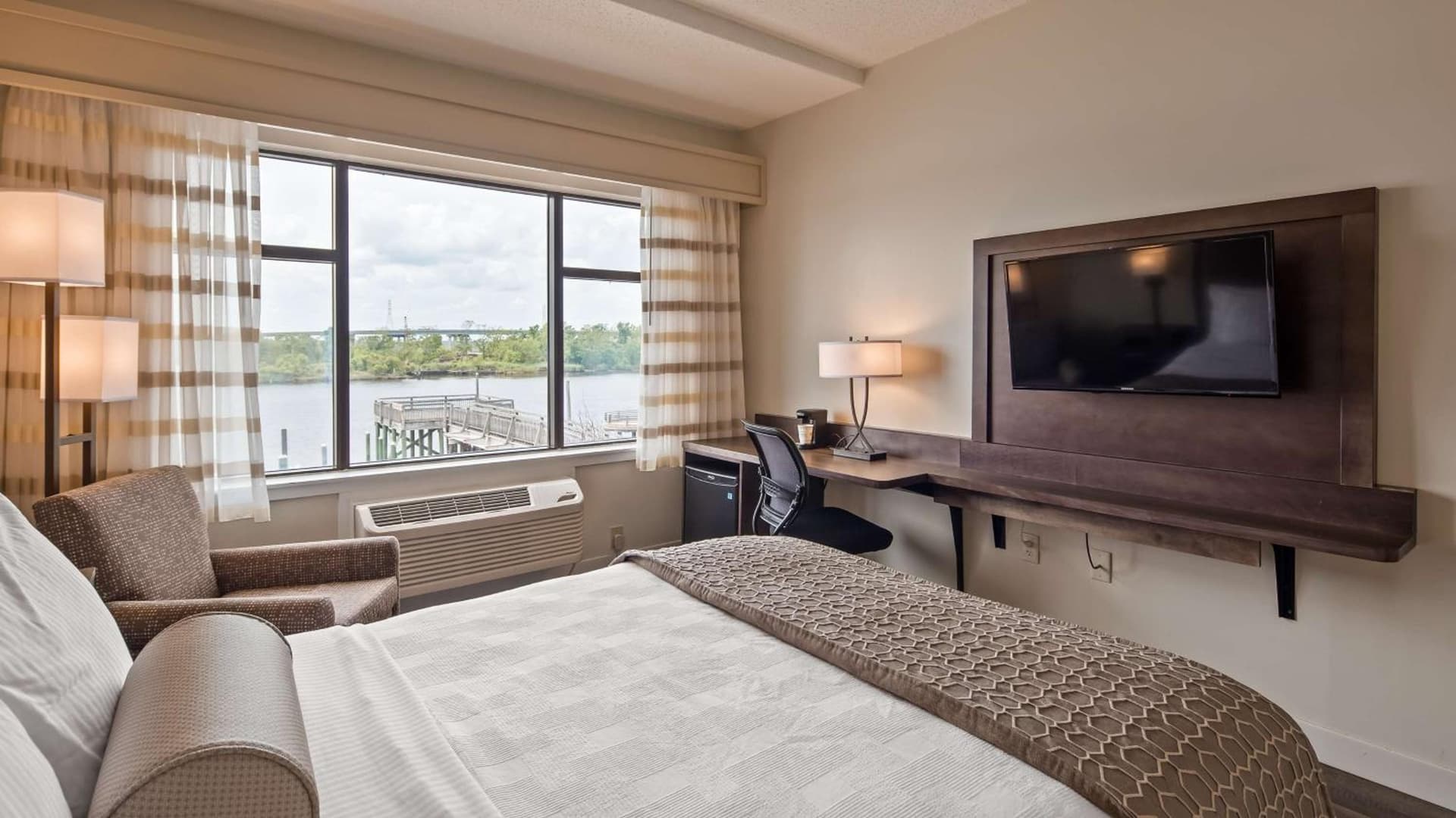 Best Western Plus Coastline Inn gallery photo in Wilmington, NC — image 10