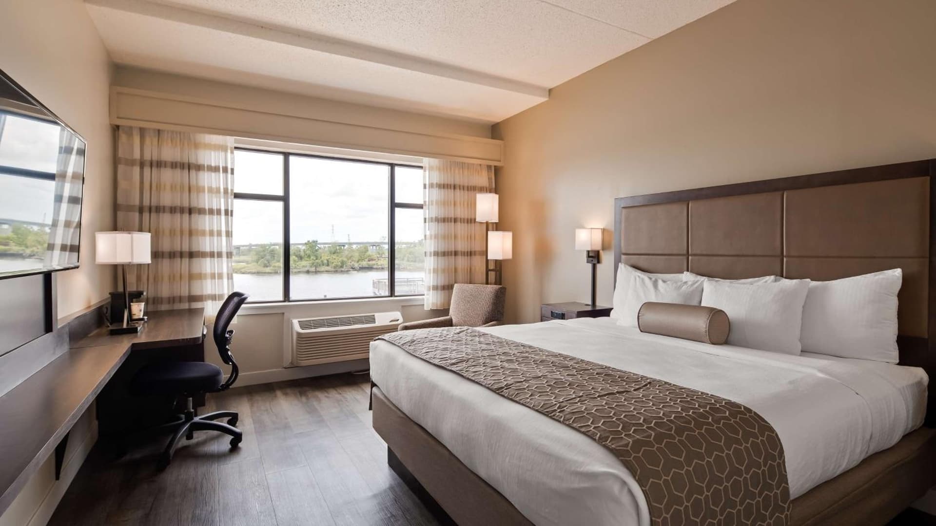 Best Western Plus Coastline Inn interior in Wilmington, NC — gallery photo 2
