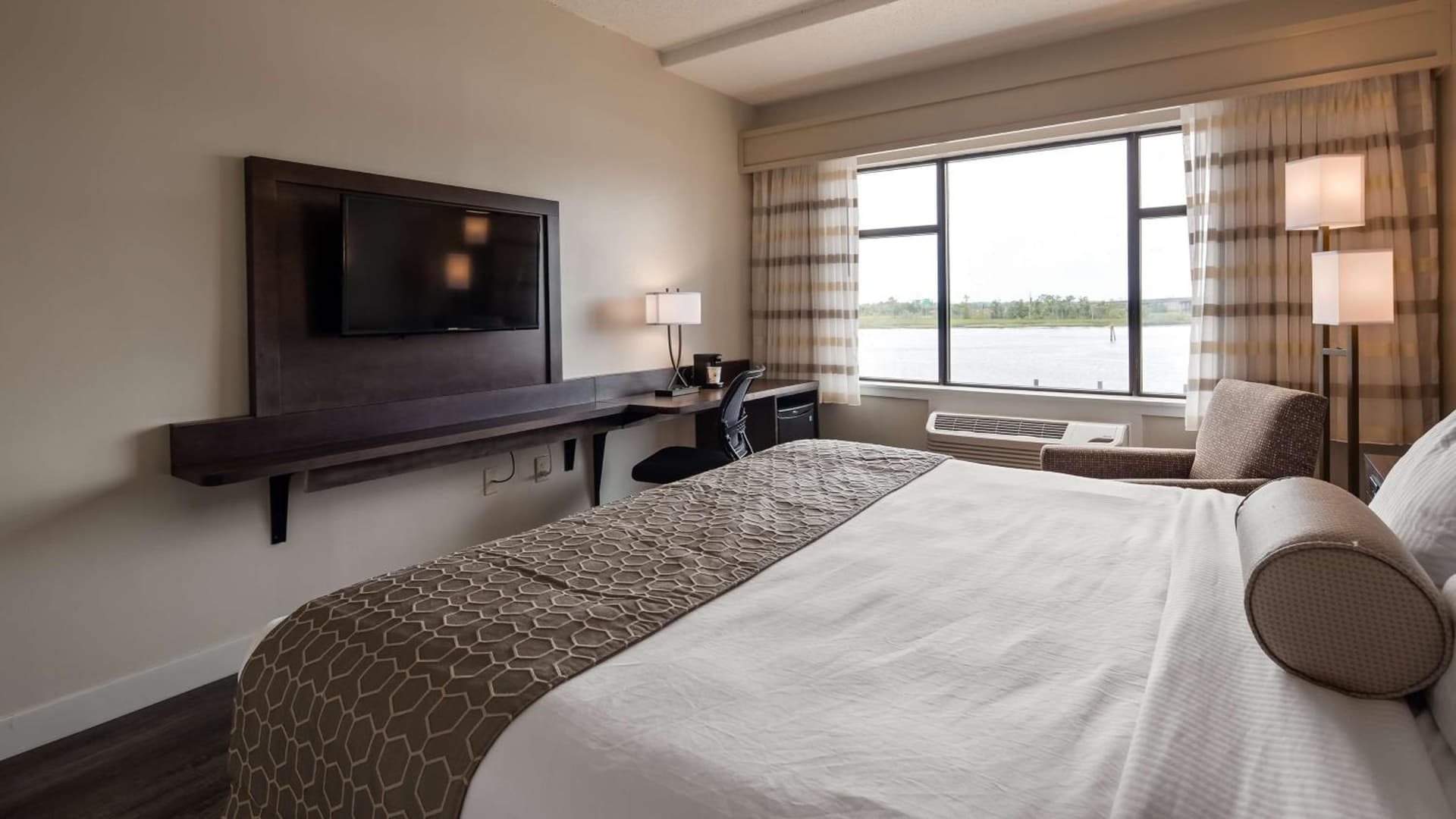 Best Western Plus Coastline Inn gallery photo in Wilmington, NC — image 22