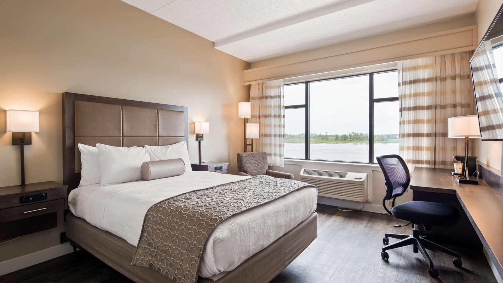 Best Western Plus Coastline Inn gallery photo in Wilmington, NC — image 12