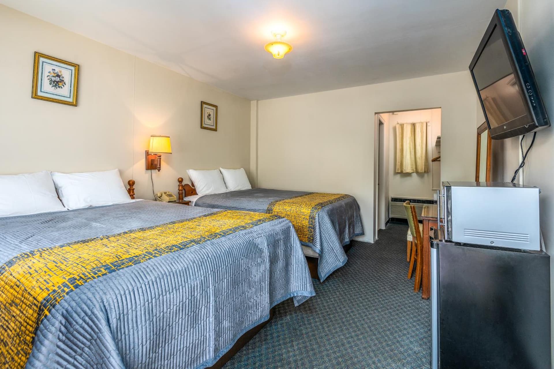 Parkway Inn interior in Waynesville, NC — gallery photo 2