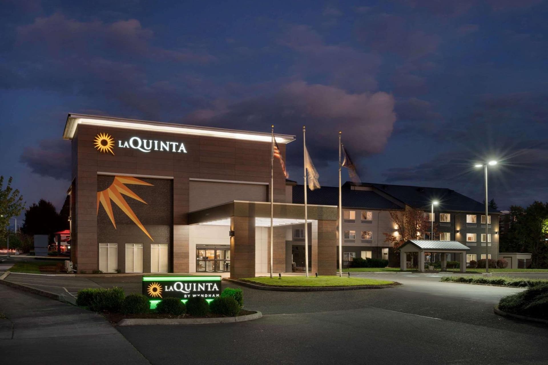 La Quinta Inn & Suites by Wyndham Springfield featured exterior or lobby in Springfield, OR — similar hotel