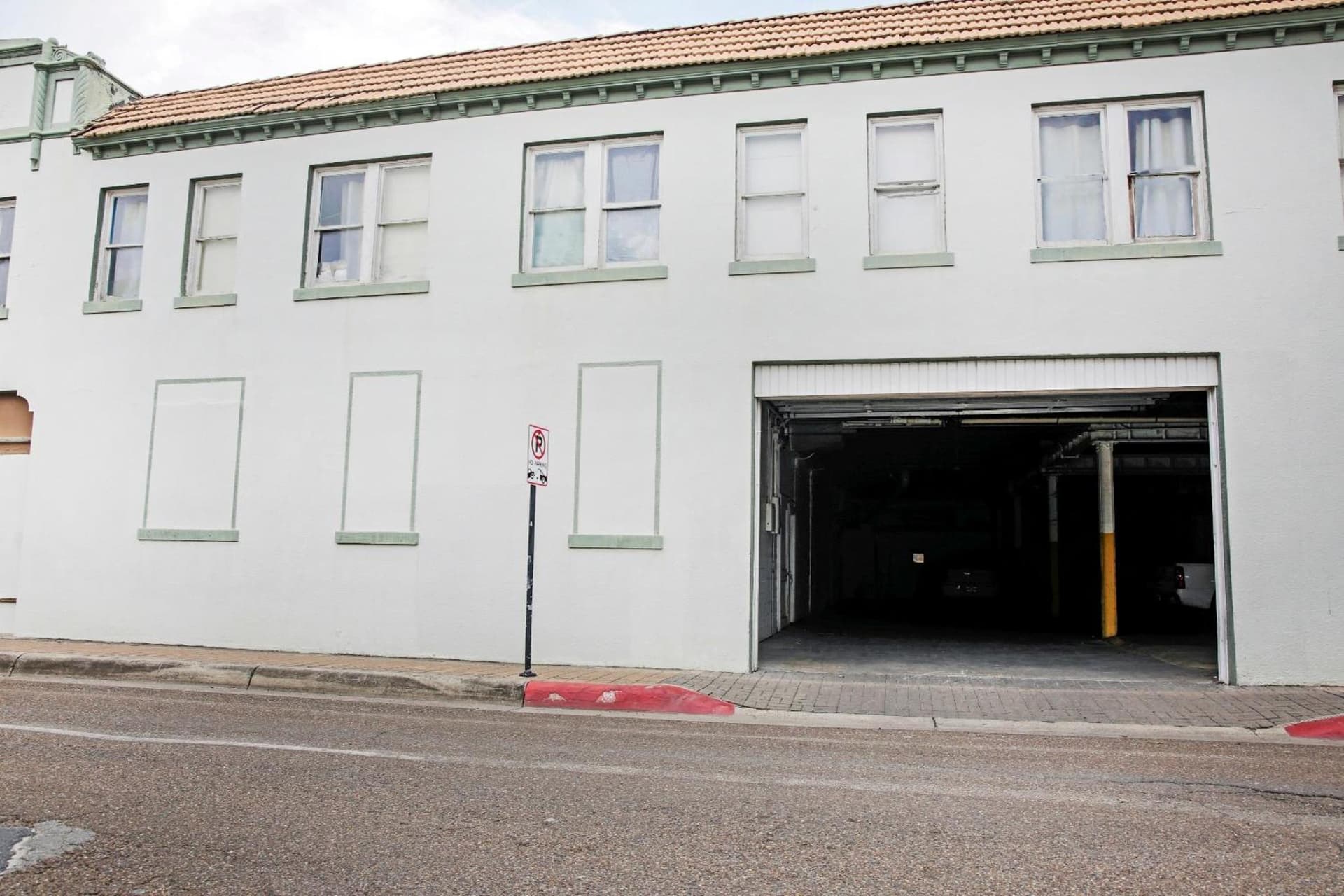 OYO Historic Cameron Hotel Brownsville I-69E gallery photo in Brownsville, TX — image 4