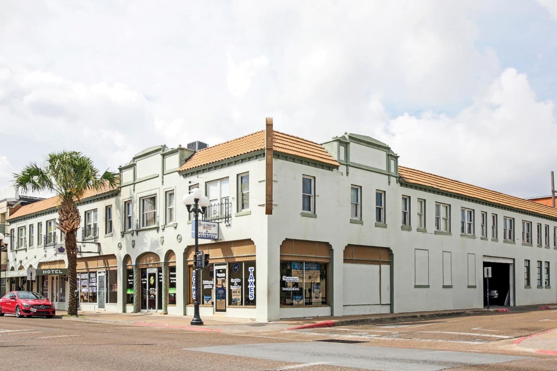 OYO Historic Cameron Hotel Brownsville I-69E interior in Brownsville, TX — gallery photo 2