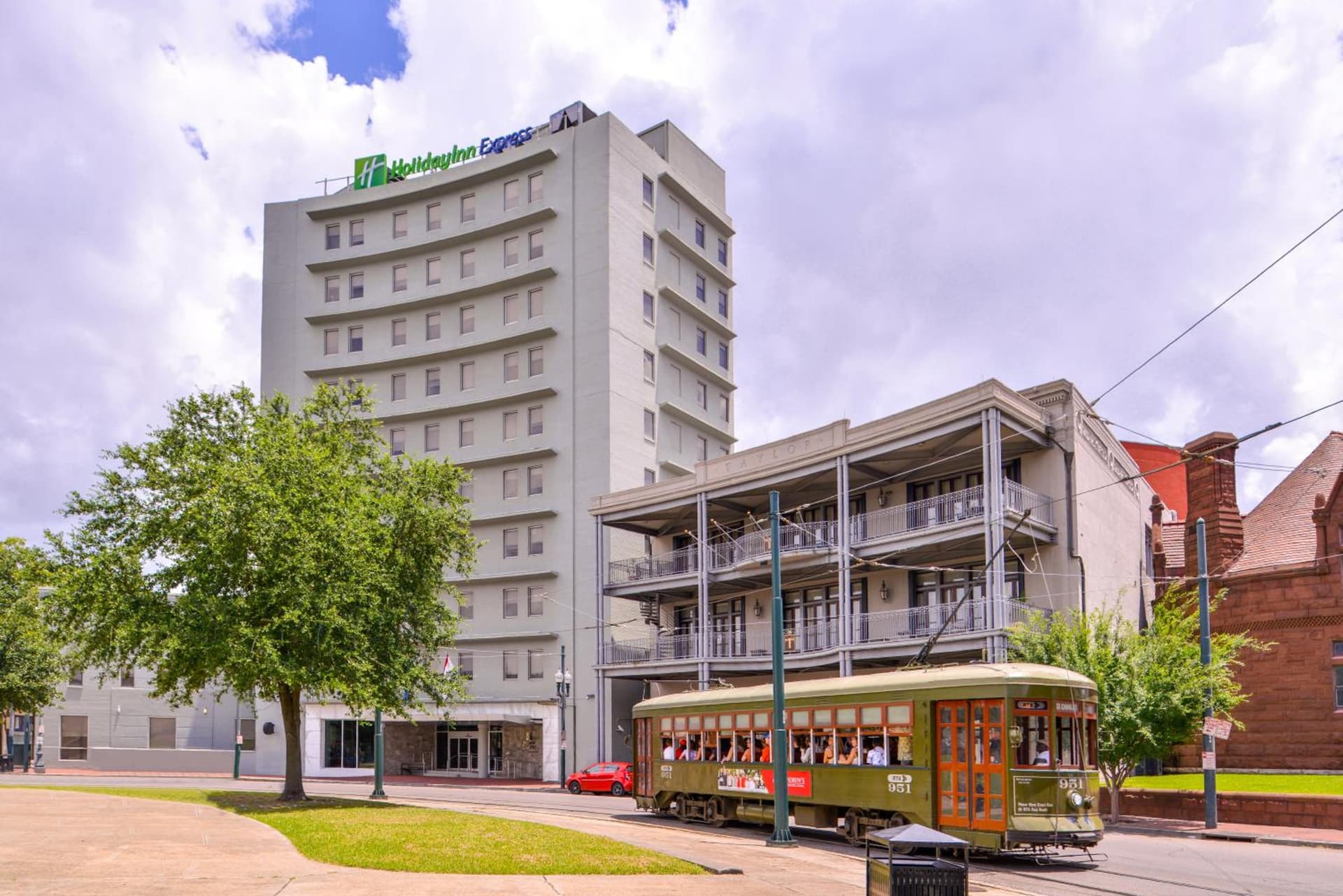 Holiday Inn Express New Orleans - Arts District by IHG interior in New Orleans, LA — gallery photo 2