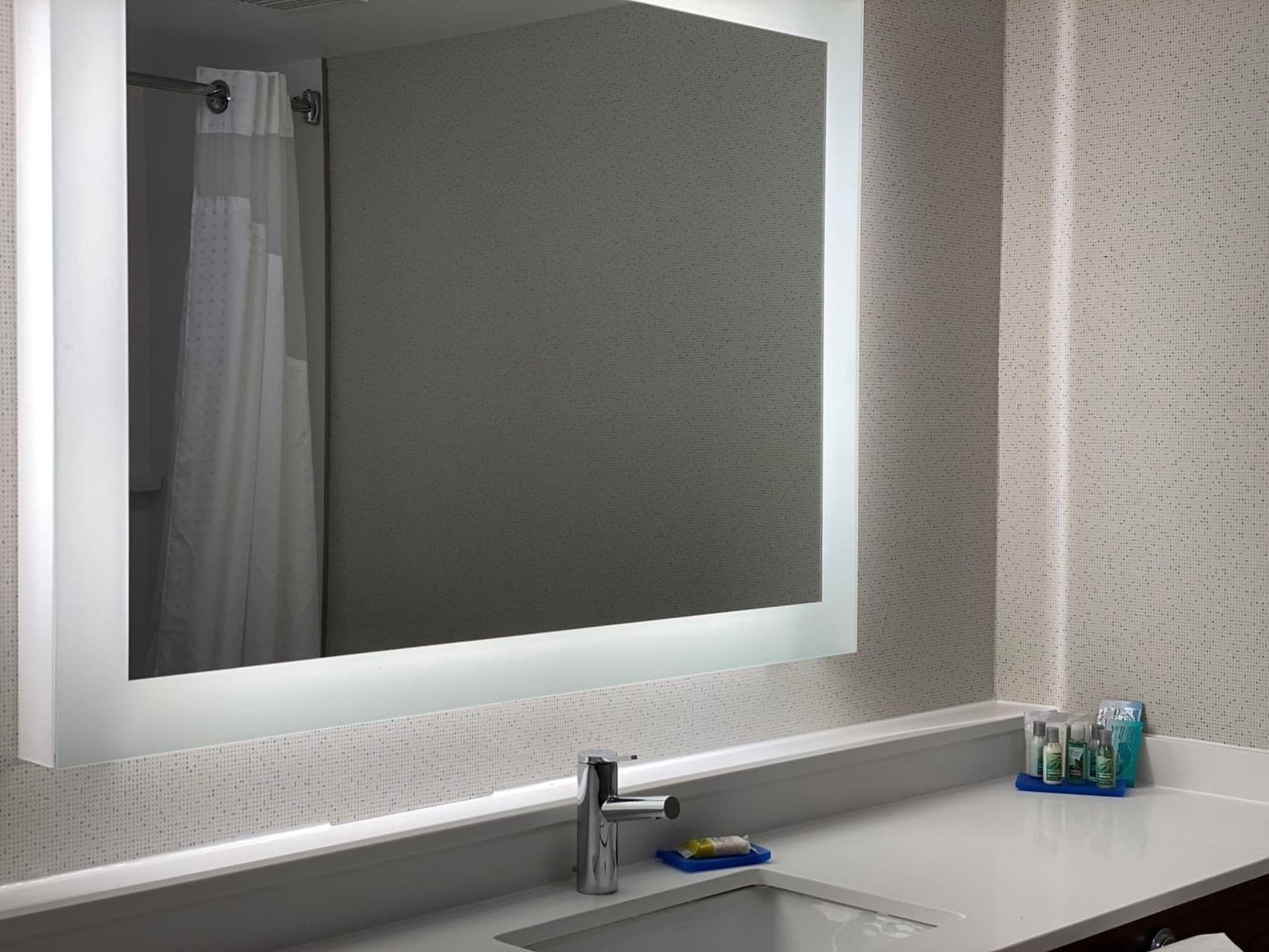 Holiday Inn Express Hotel & Suites Fort Wayne by IHG gallery photo in Fort Wayne, IN — image 10