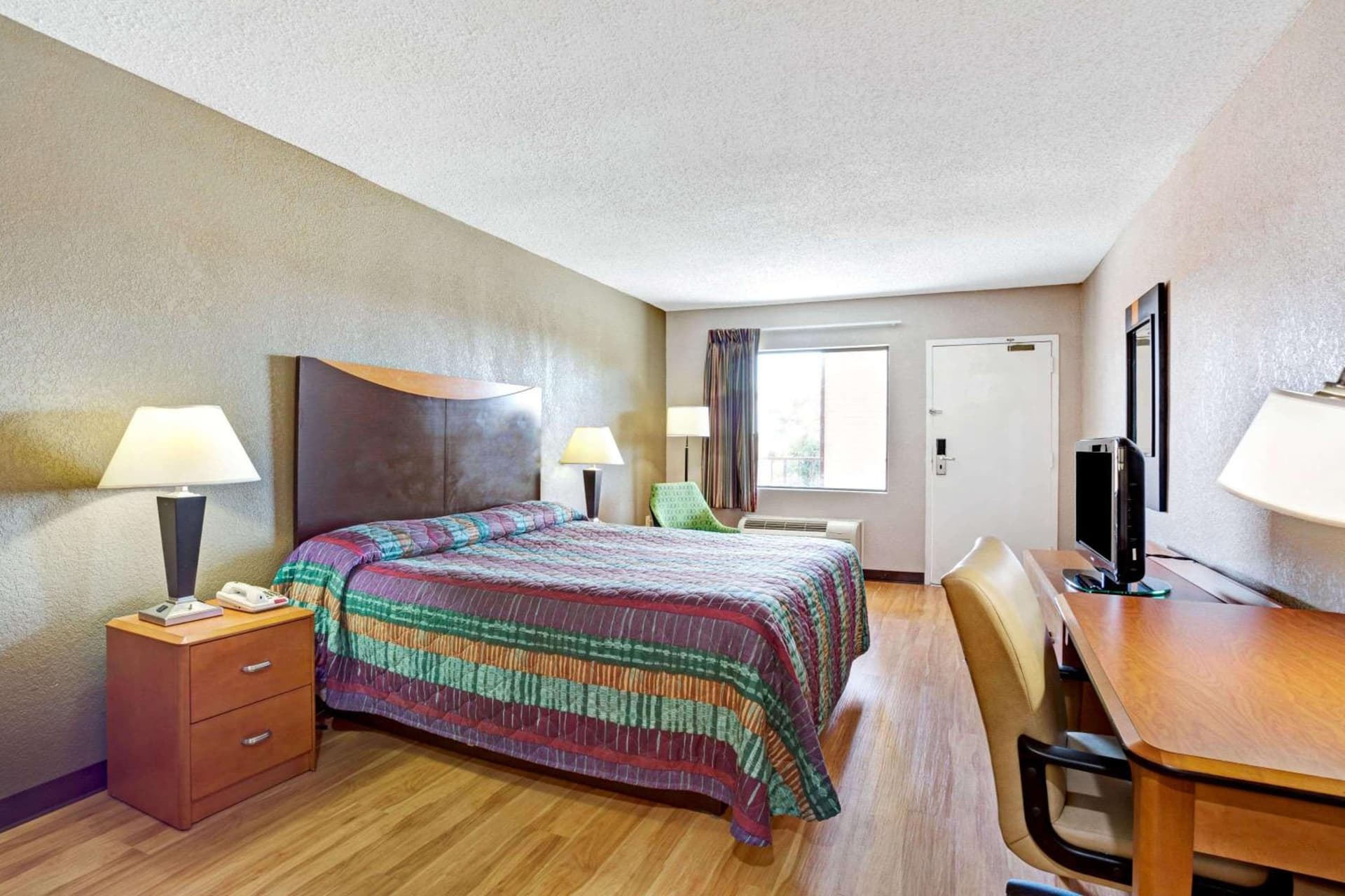 Super 8 by Wyndham Fredericksburg gallery photo in Fredericksburg, VA — image 6