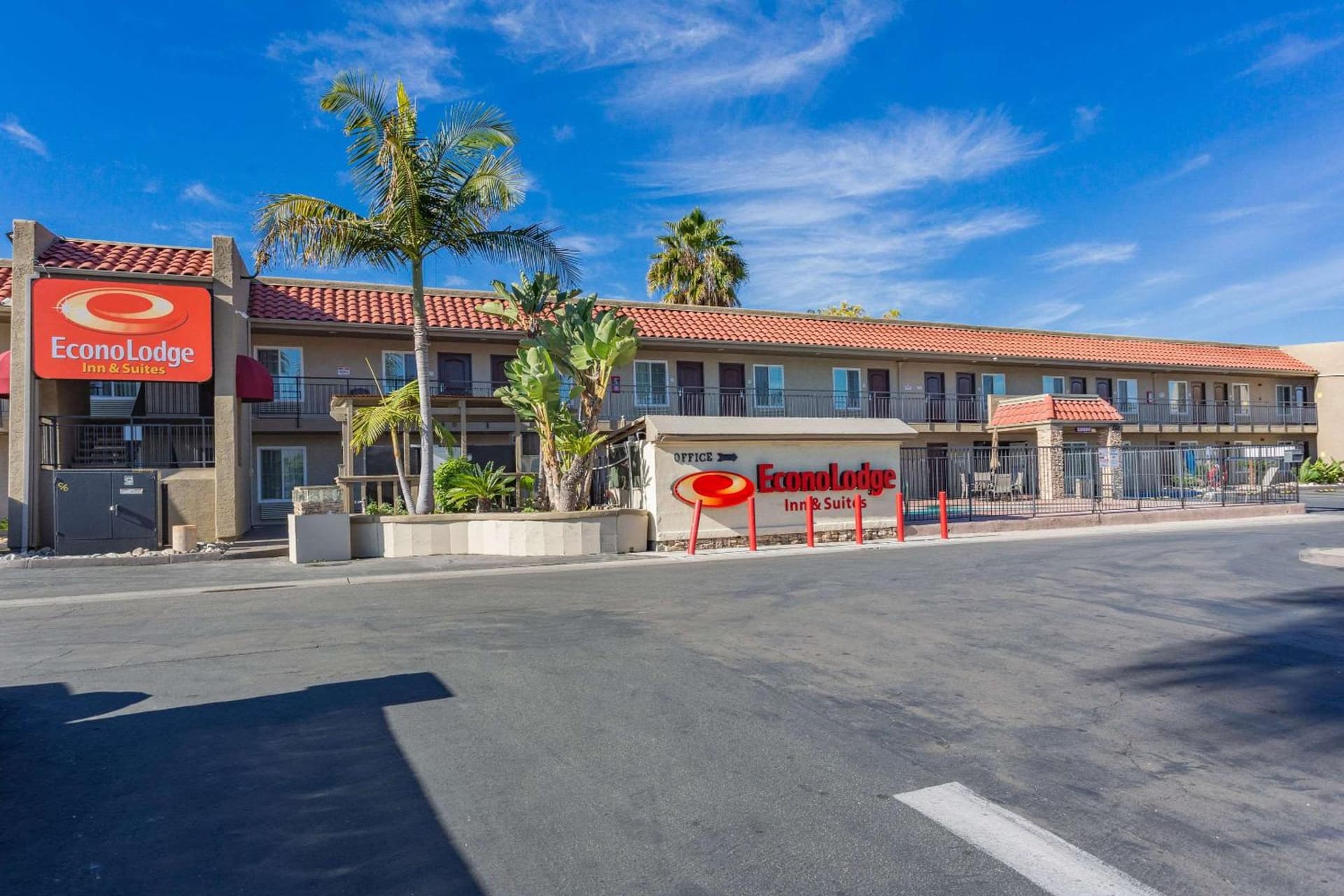 Econo Lodge Inn & Suites Escondido Downtown interior in Escondido, CA — gallery photo 2