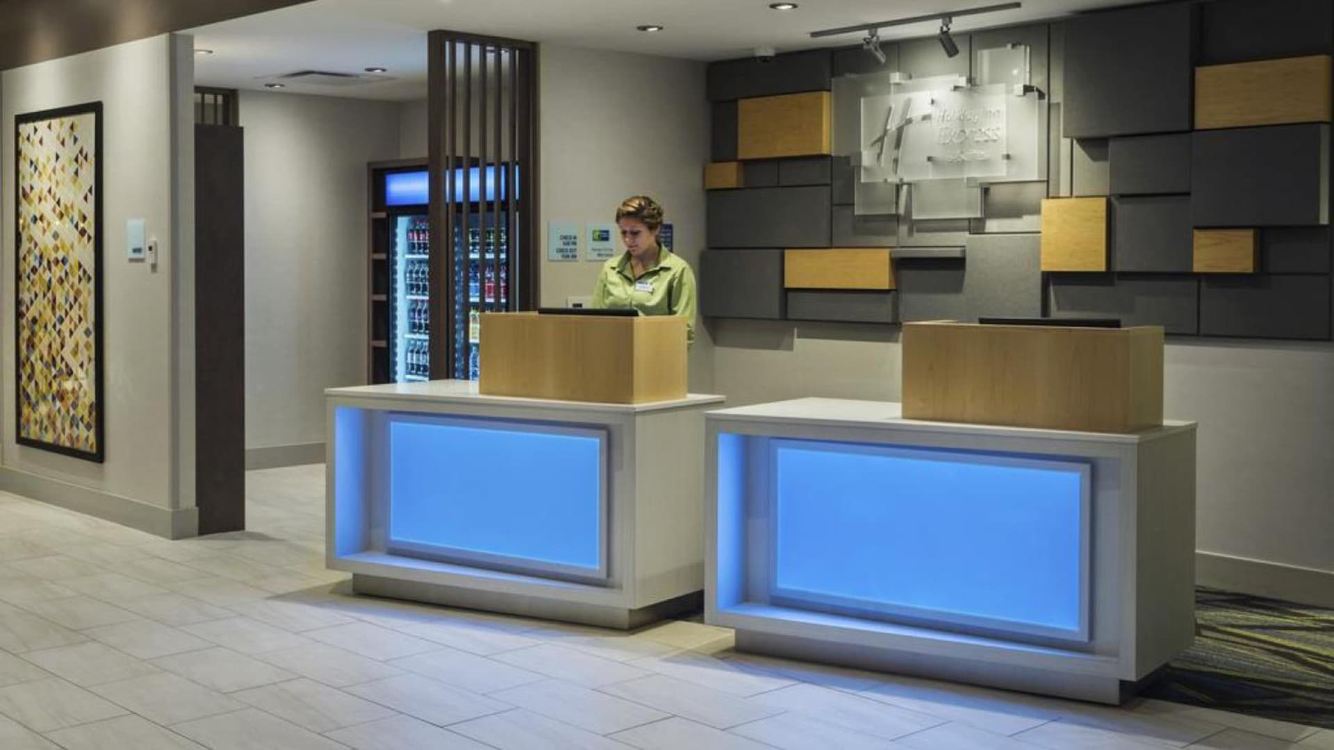 Holiday Inn Express Hotel & Suites Mount Pleasant by IHG interior in Mount Pleasant, TX — gallery photo 2