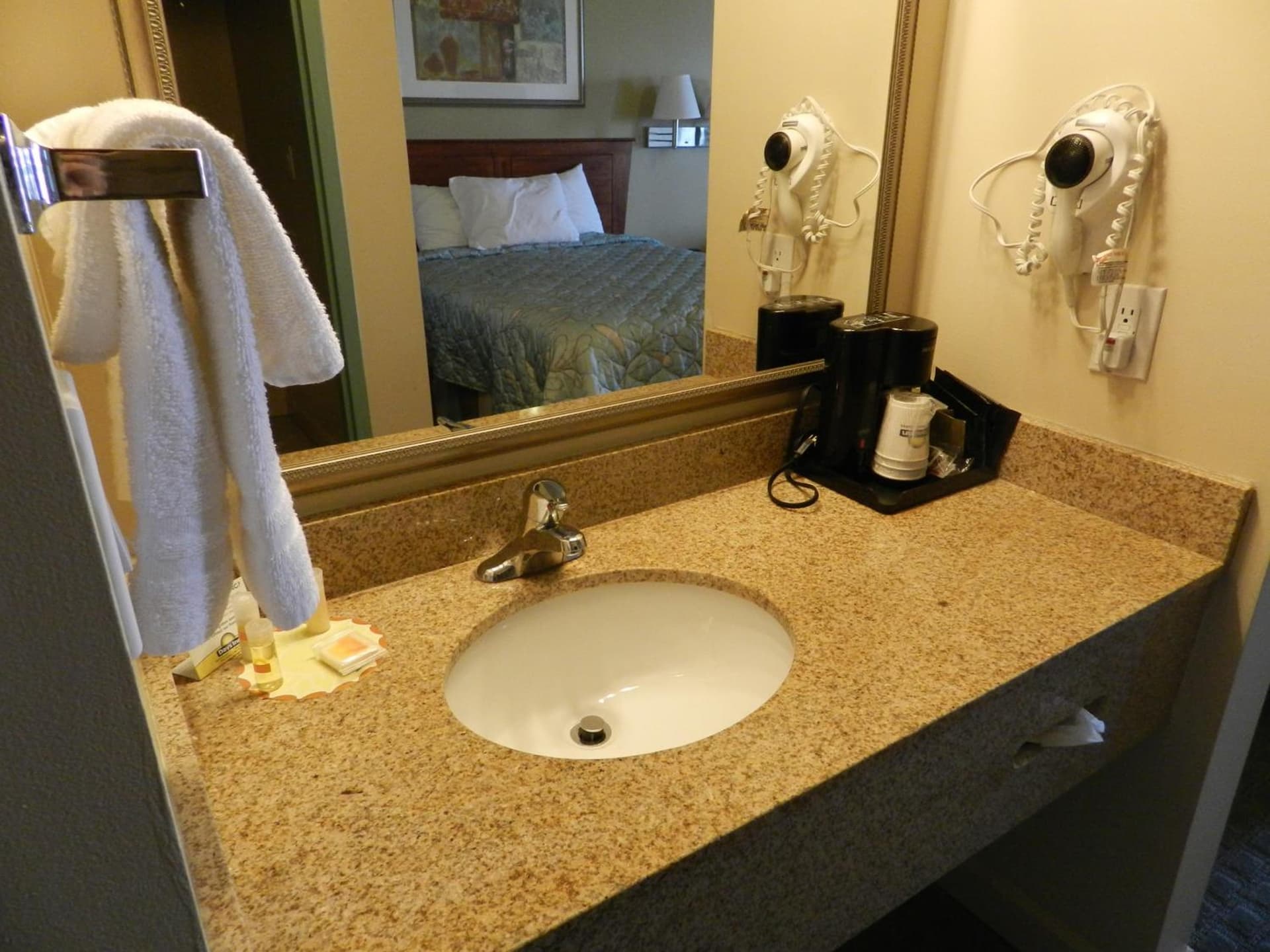 Days Inn by Wyndham Downtown St. Louis gallery photo in Saint Louis, MO — image 12
