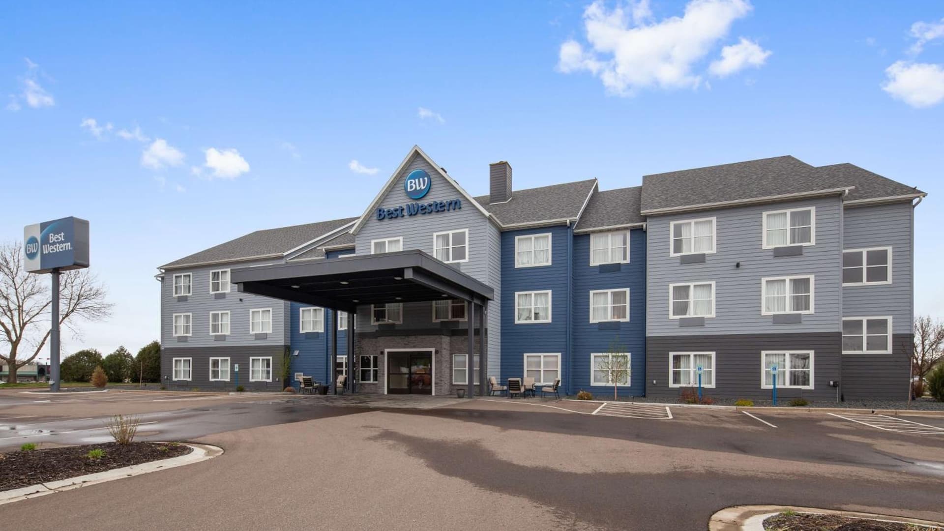 Best Western Eau Claire South interior in Eau Claire, WI — gallery photo 2
