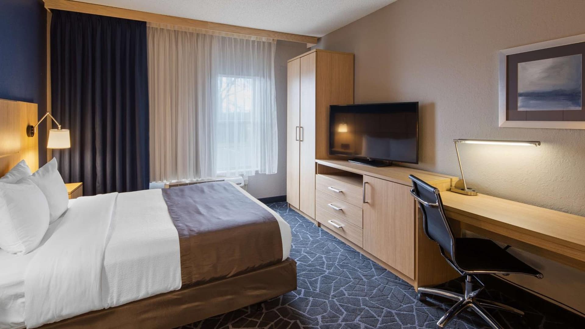Best Western Eau Claire South property views in Eau Claire, WI — gallery photo 3