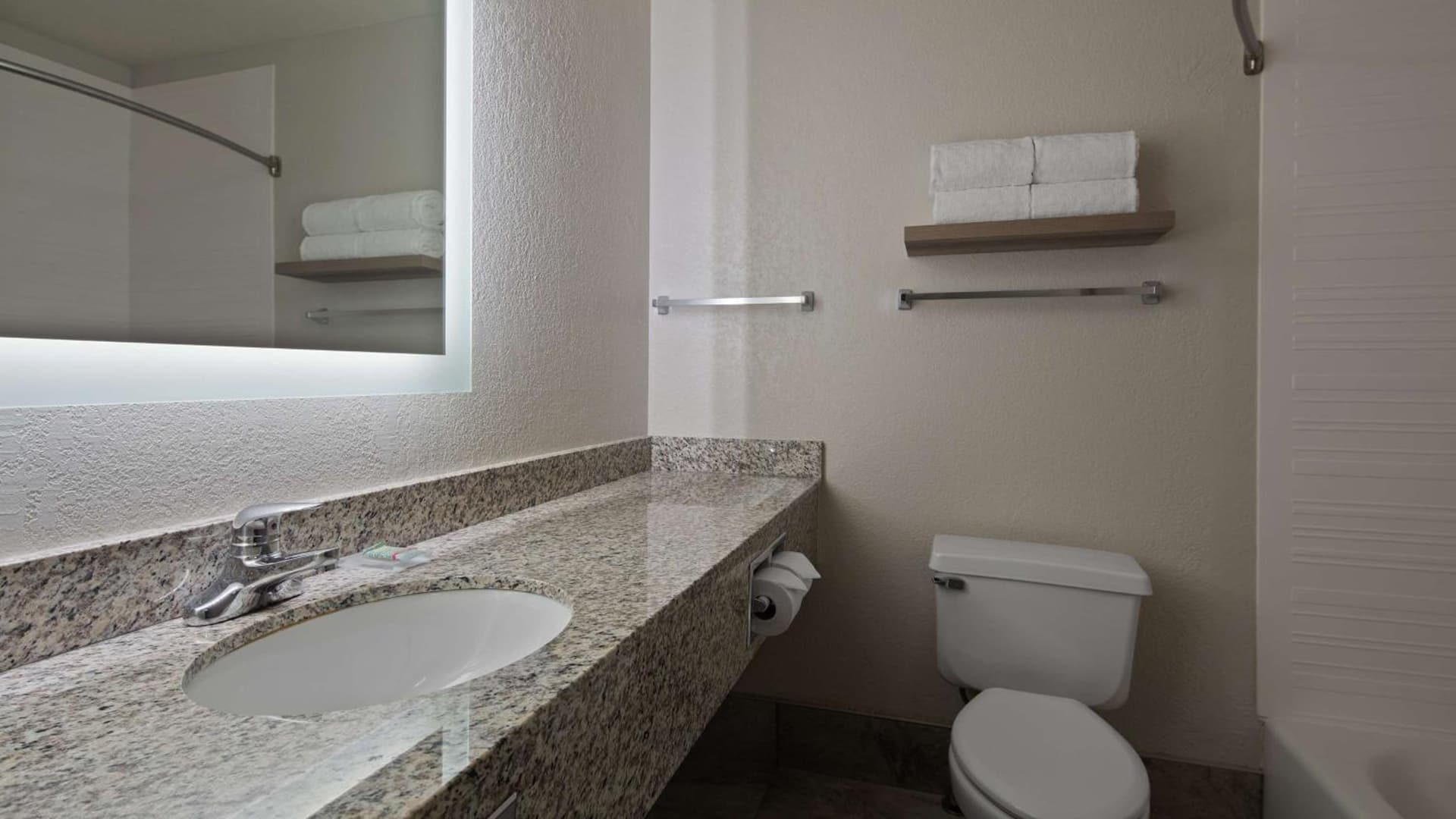 Best Western Eau Claire South gallery photo in Eau Claire, WI — image 7