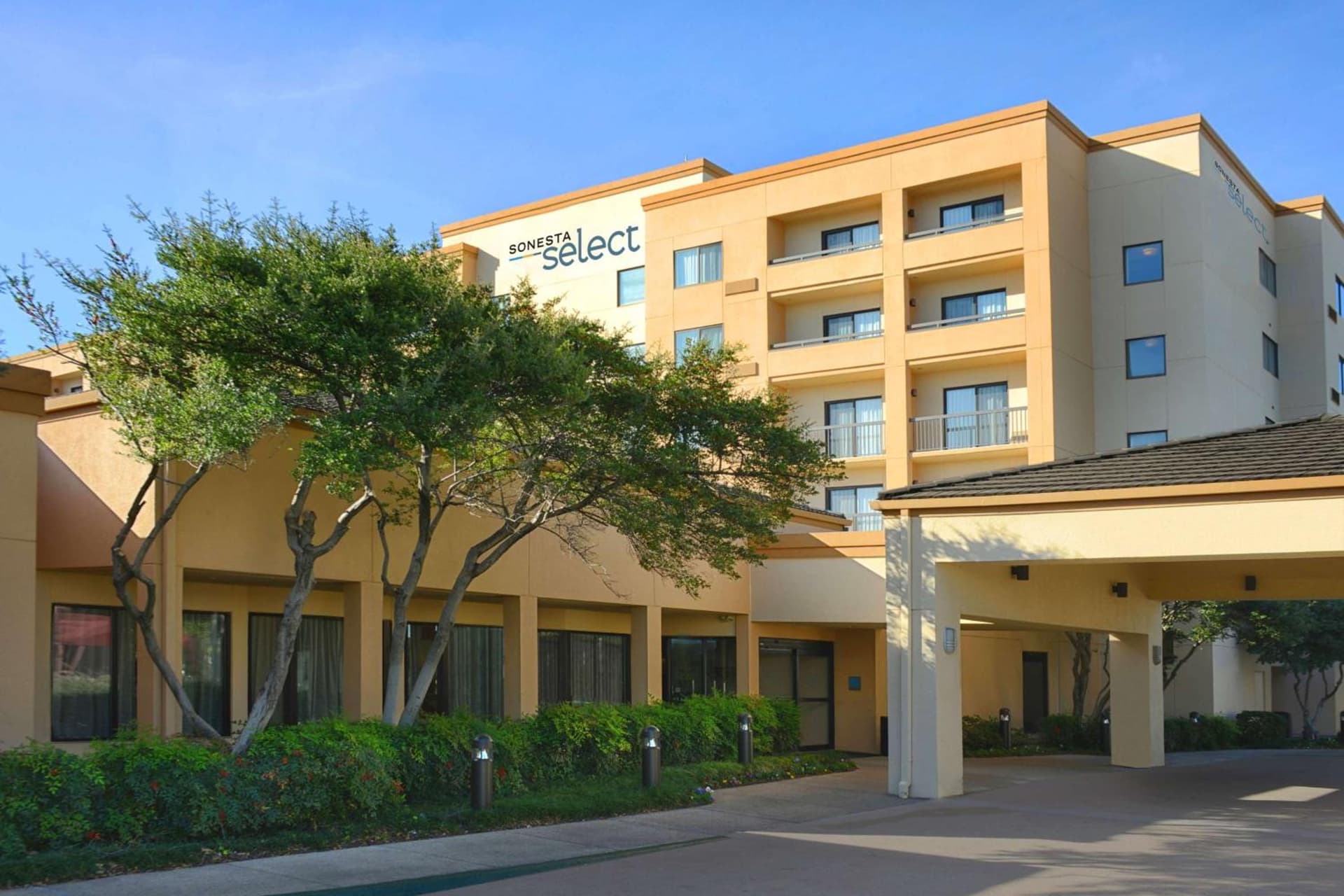 Sonesta Select Dallas Central Expressway featured exterior or lobby in Dallas, TX — similar hotel