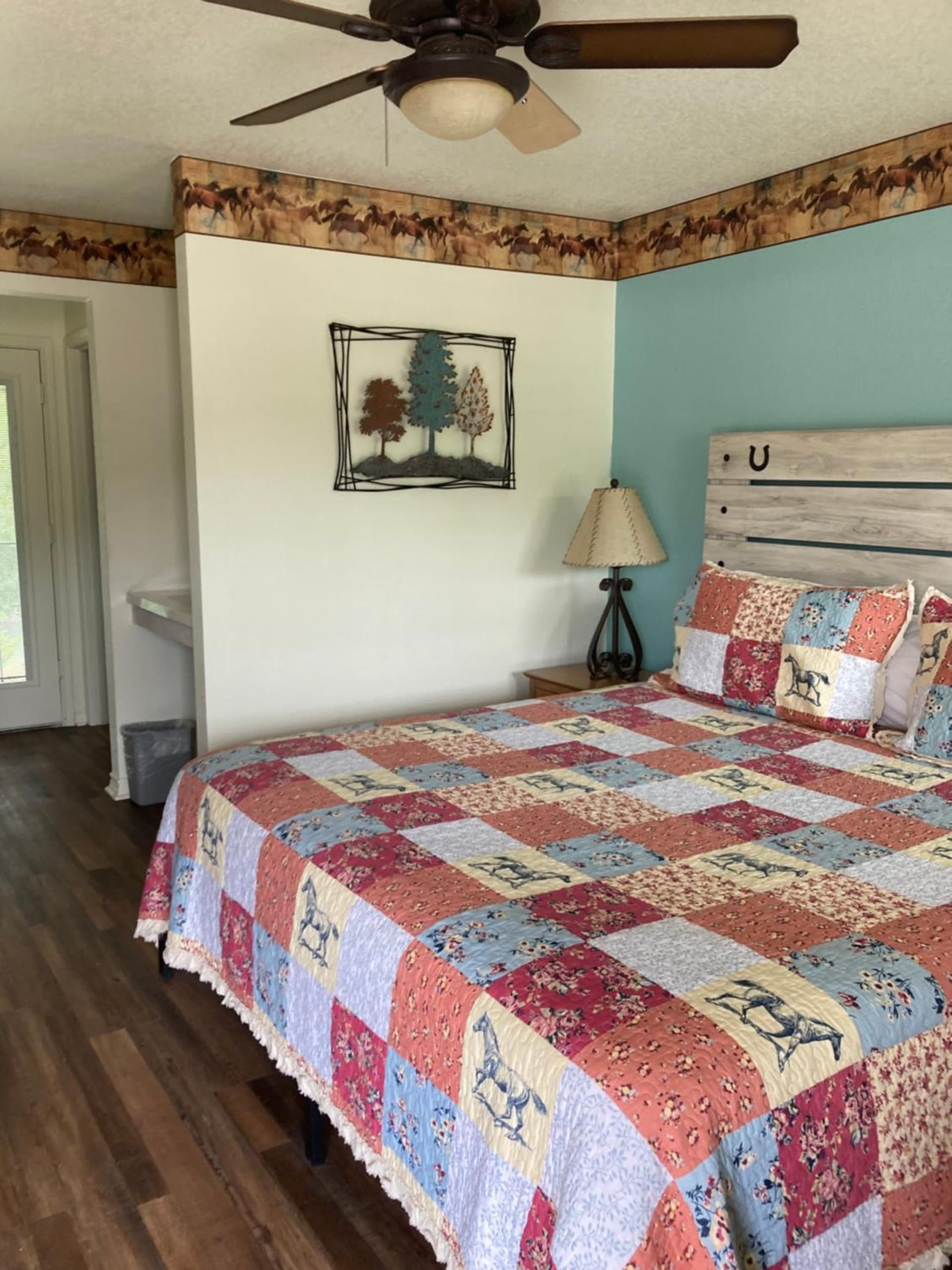 Horseshoe Riverside Lodge gallery photo in Canyon Lake, TX — image 32