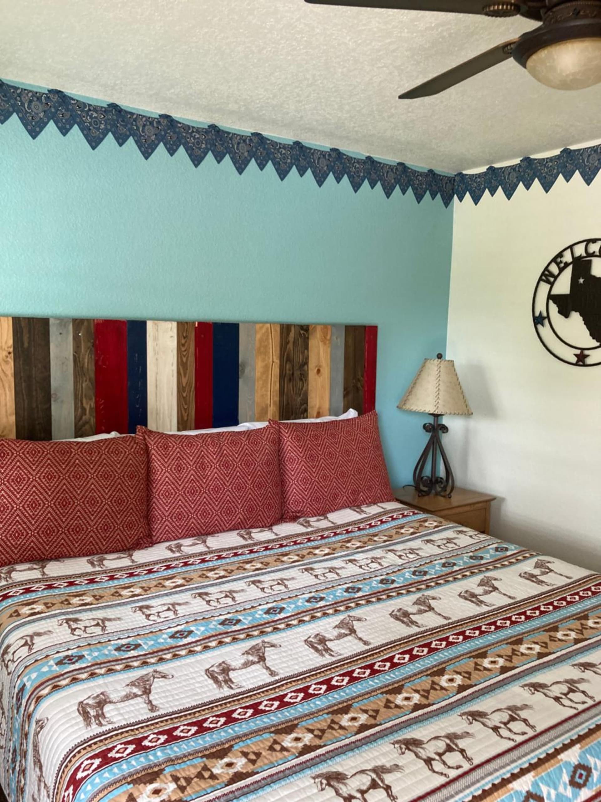 Horseshoe Riverside Lodge gallery photo in Canyon Lake, TX — image 39