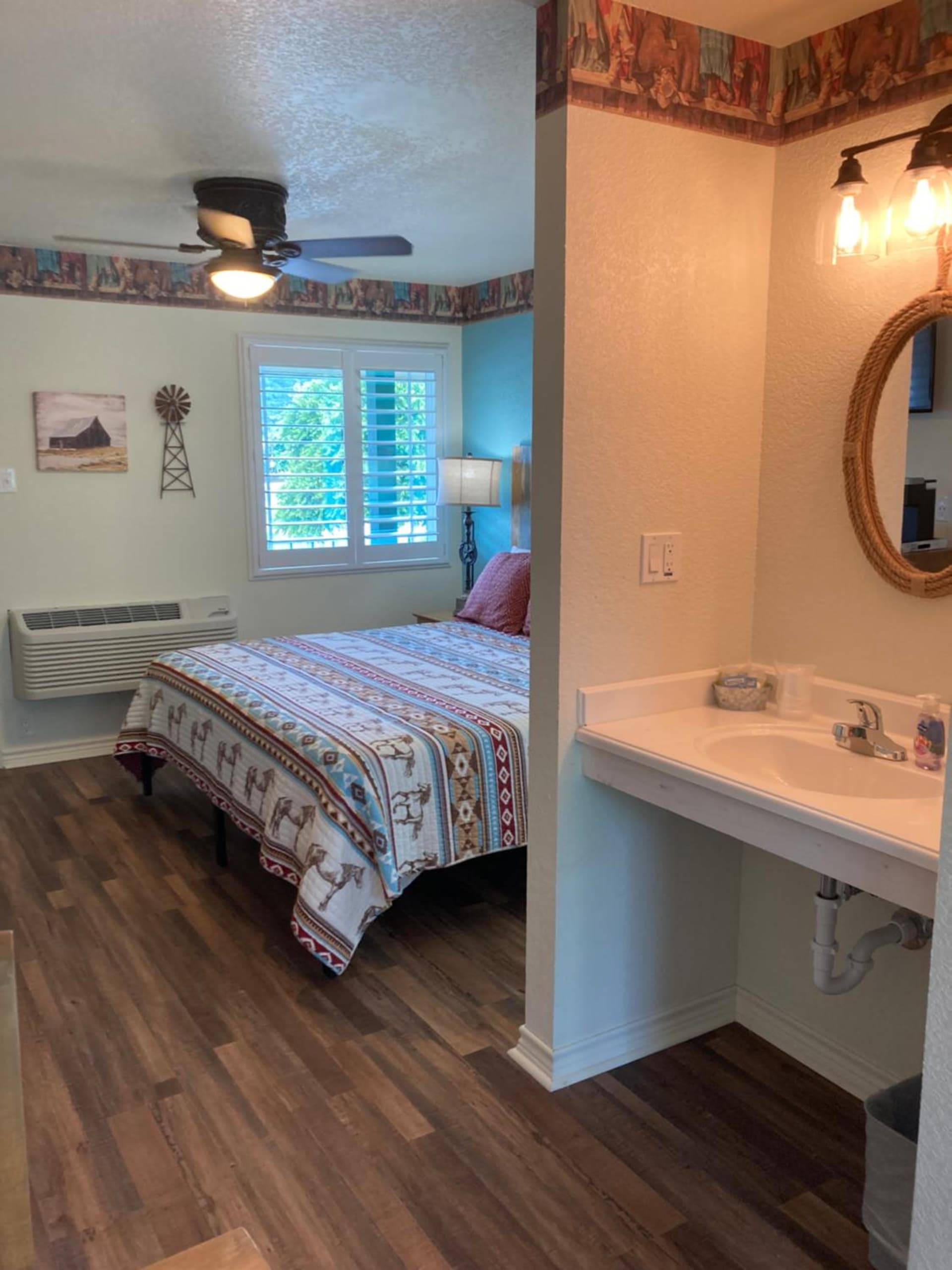 Horseshoe Riverside Lodge gallery photo in Canyon Lake, TX — image 24