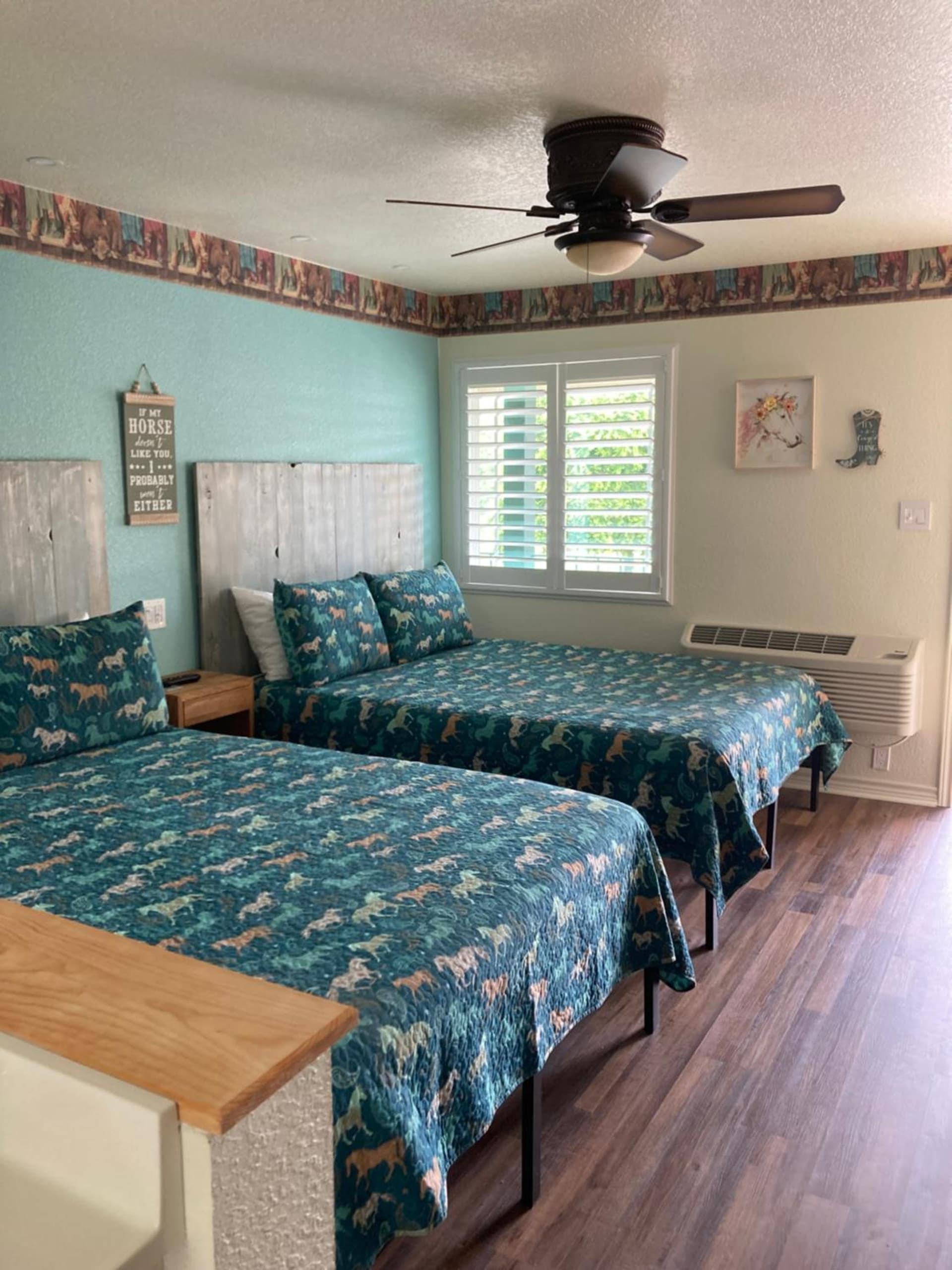 Horseshoe Riverside Lodge gallery photo in Canyon Lake, TX — image 44