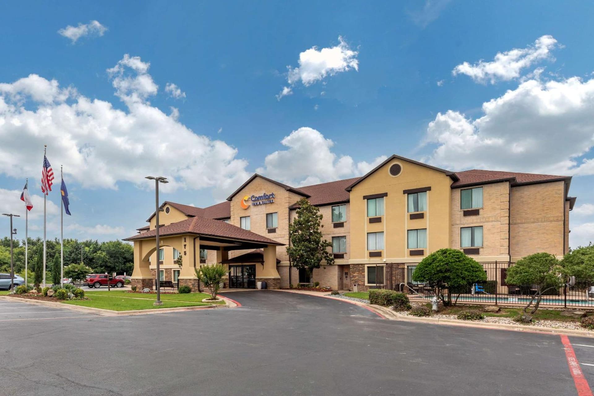 Comfort Inn & Suites Mansfield interior in Mansfield, TX — gallery photo 2