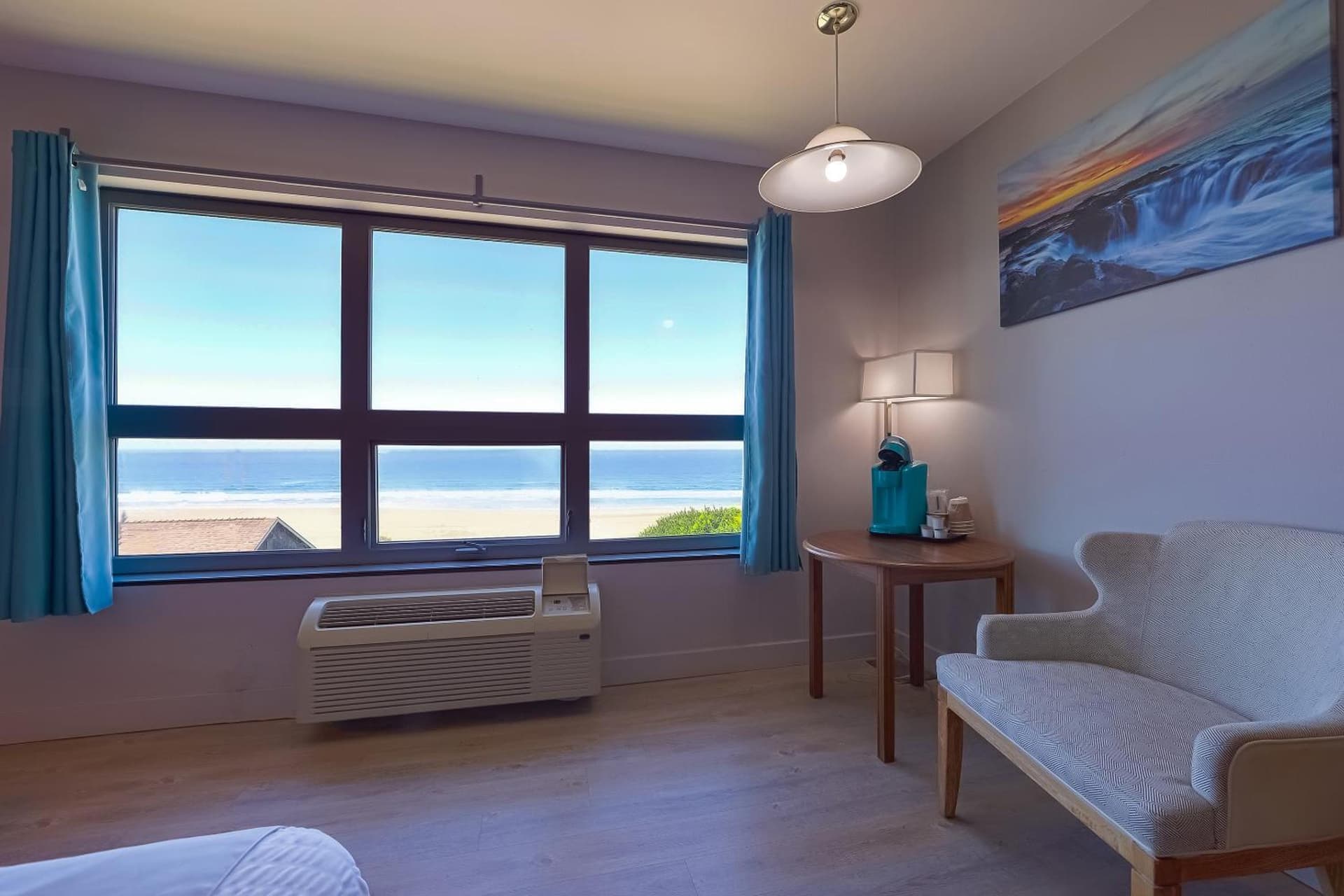 Waves Hotel NYE Beach - Newport OR property views in Newport, OR — gallery photo 3