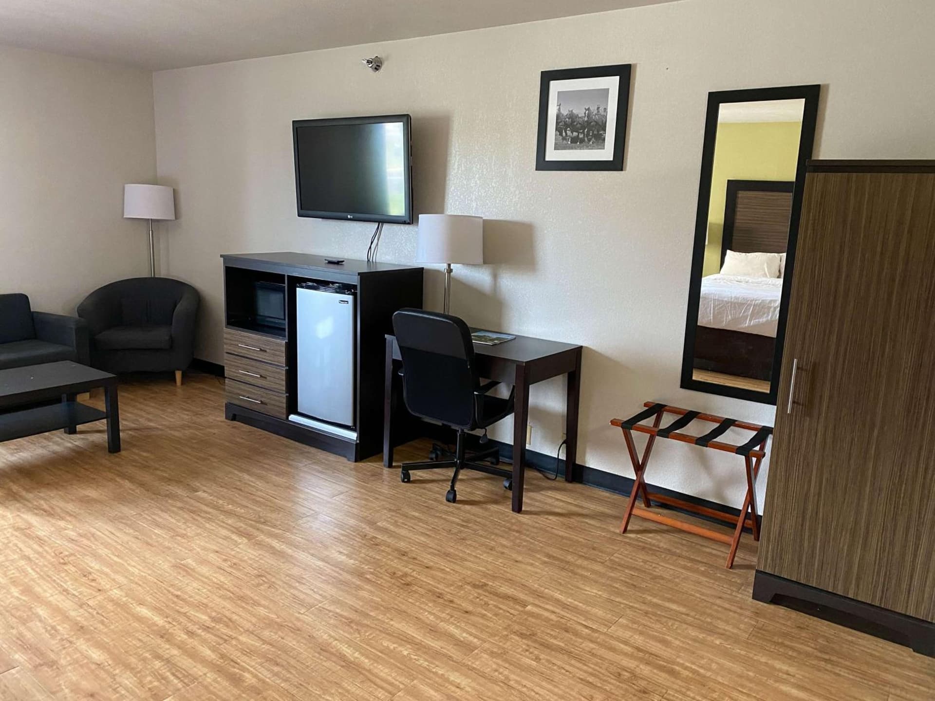 Motel 6 Lancaster interior in Lancaster, PA — gallery photo 2